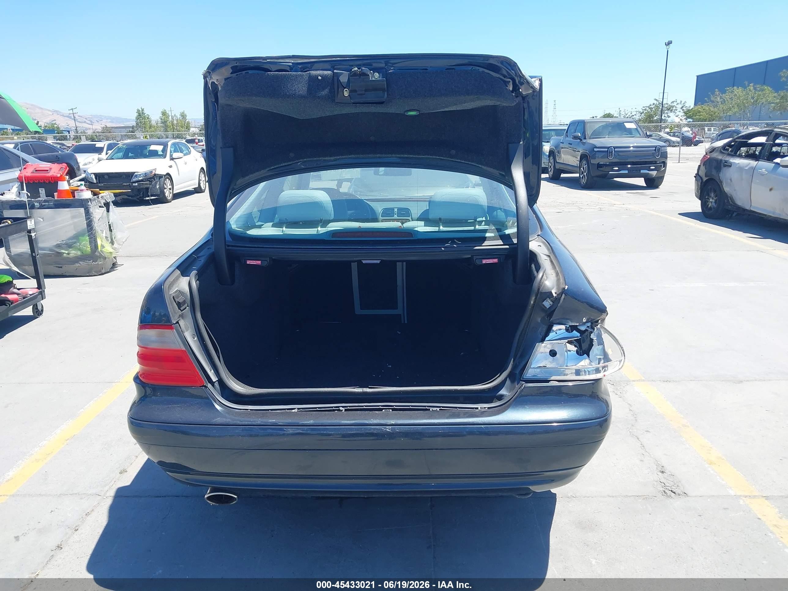 2002 Mercedes-benz Clk 320   Black vin: WDBLJ65G72F196715