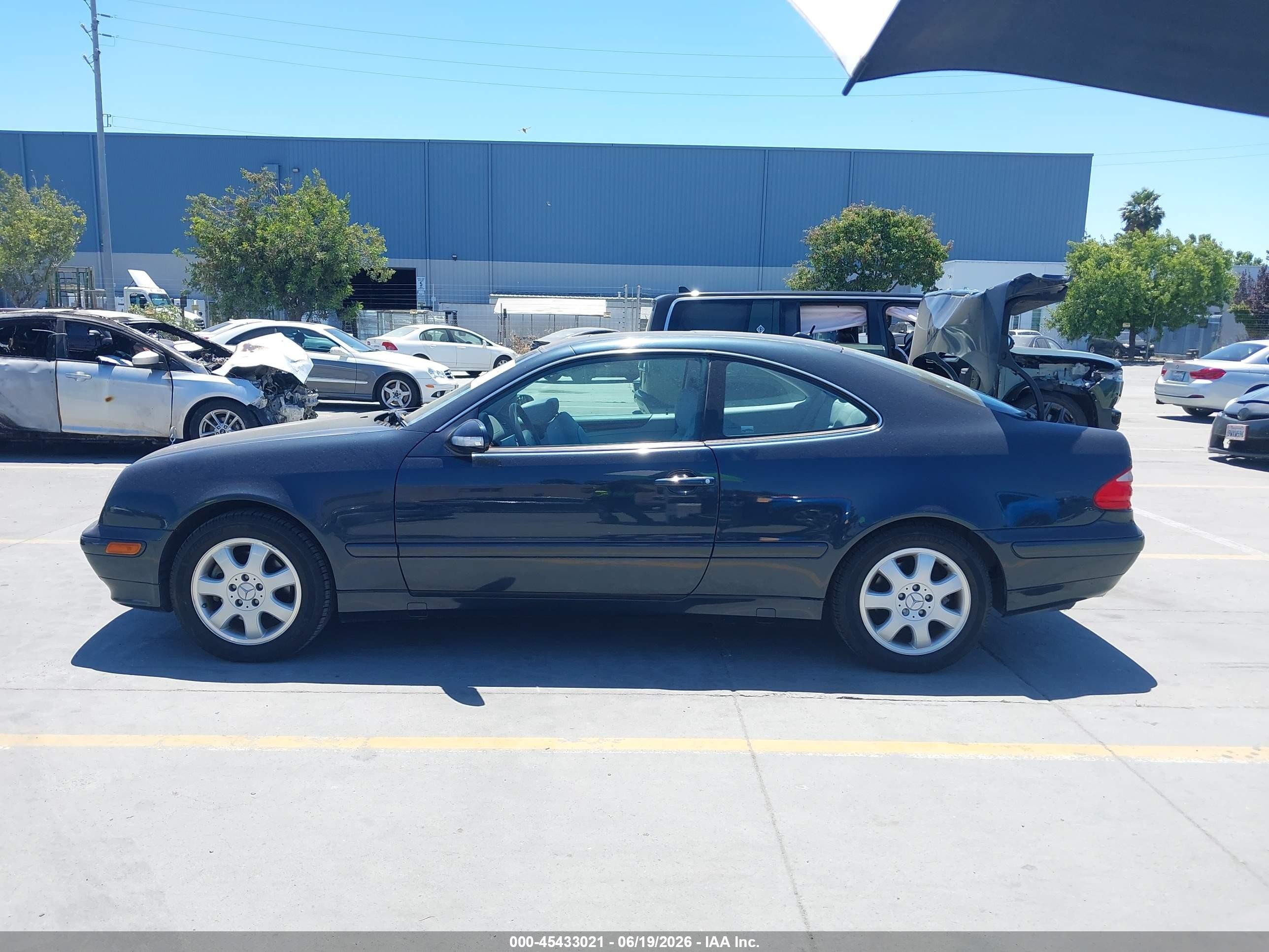 2002 Mercedes-benz Clk 320   Black vin: WDBLJ65G72F196715