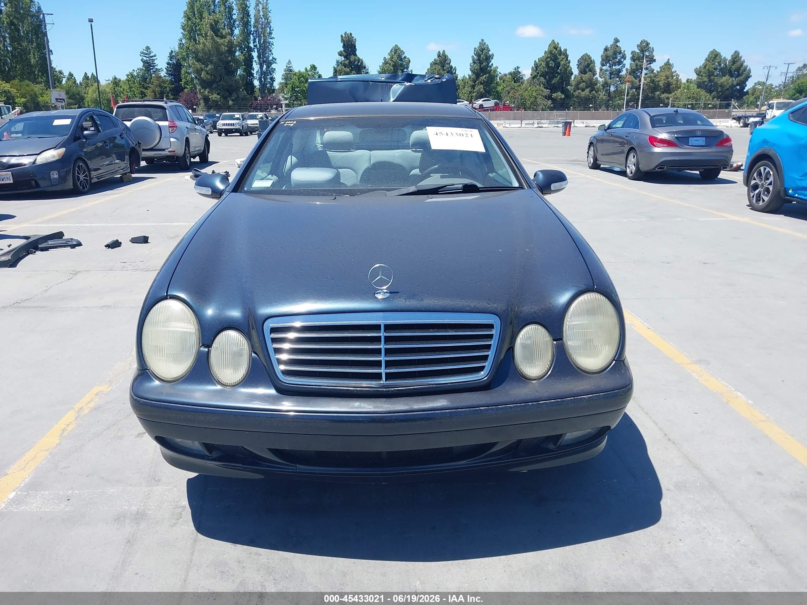 2002 Mercedes-benz Clk 320   Black vin: WDBLJ65G72F196715