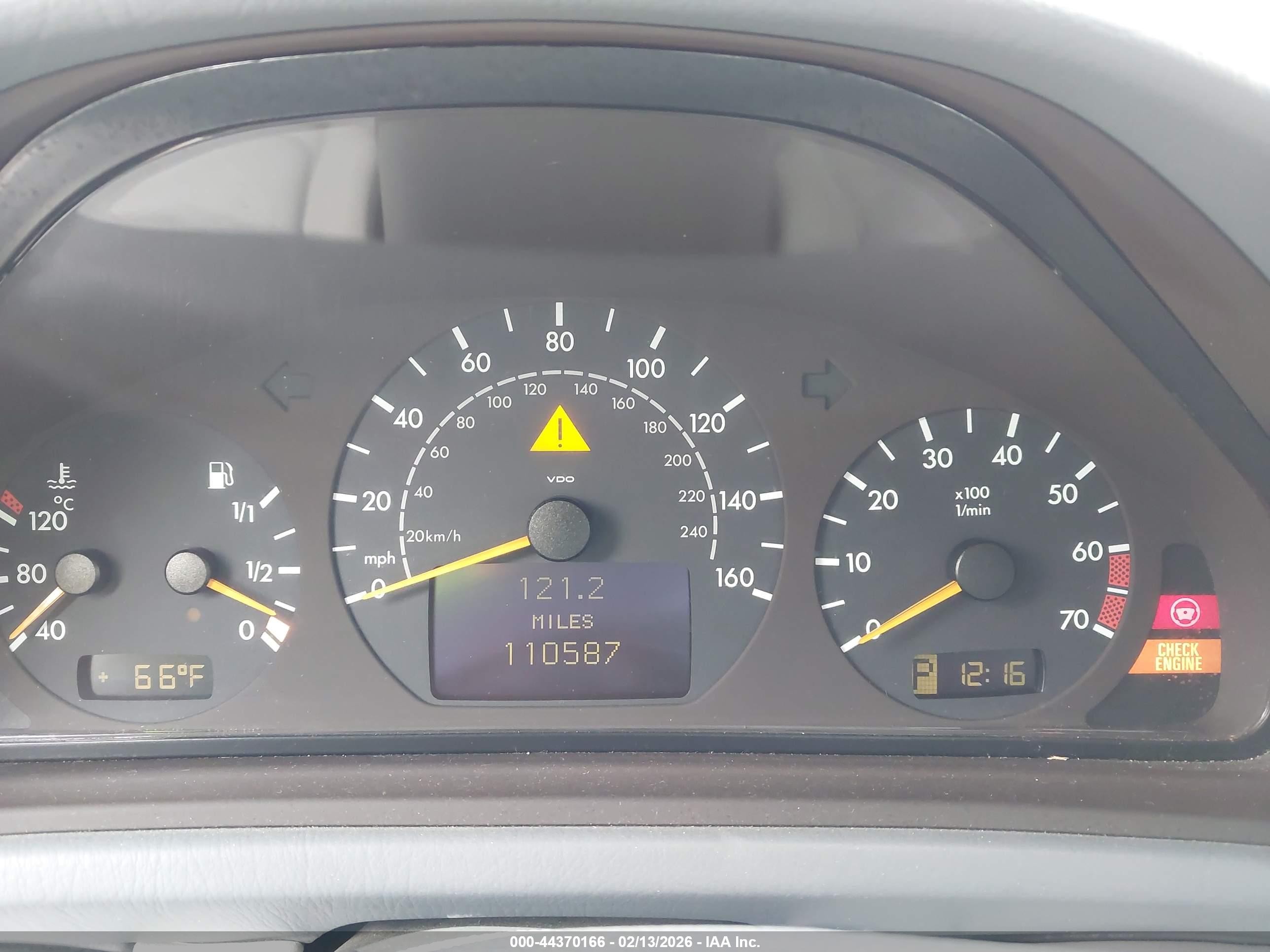 2000 Mercedes-benz Clk 320   Black vin: WDBLJ65G7YF129279