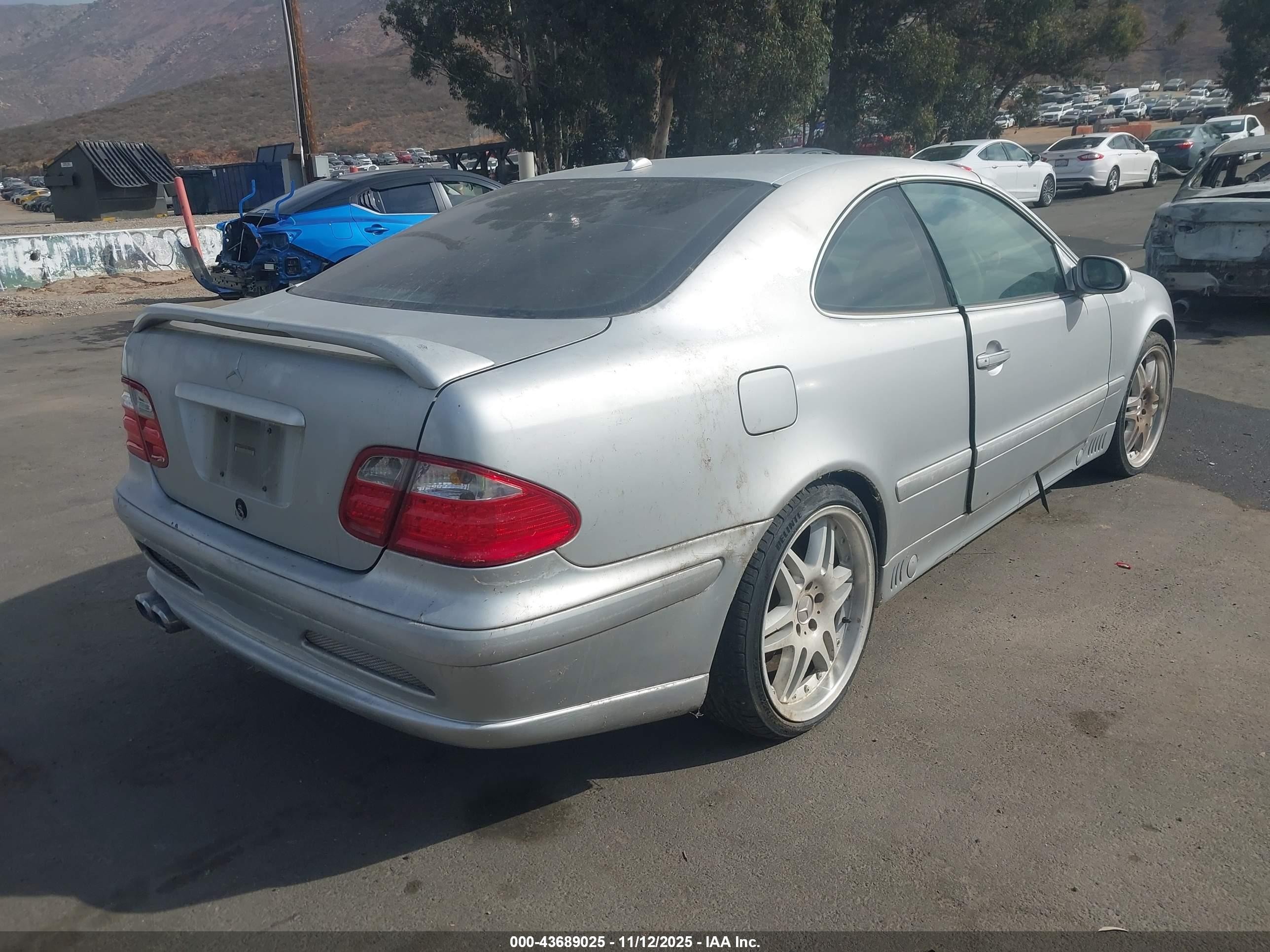 2000 Mercedes-benz Clk 320   Silver vin: WDBLJ65G7YF157342