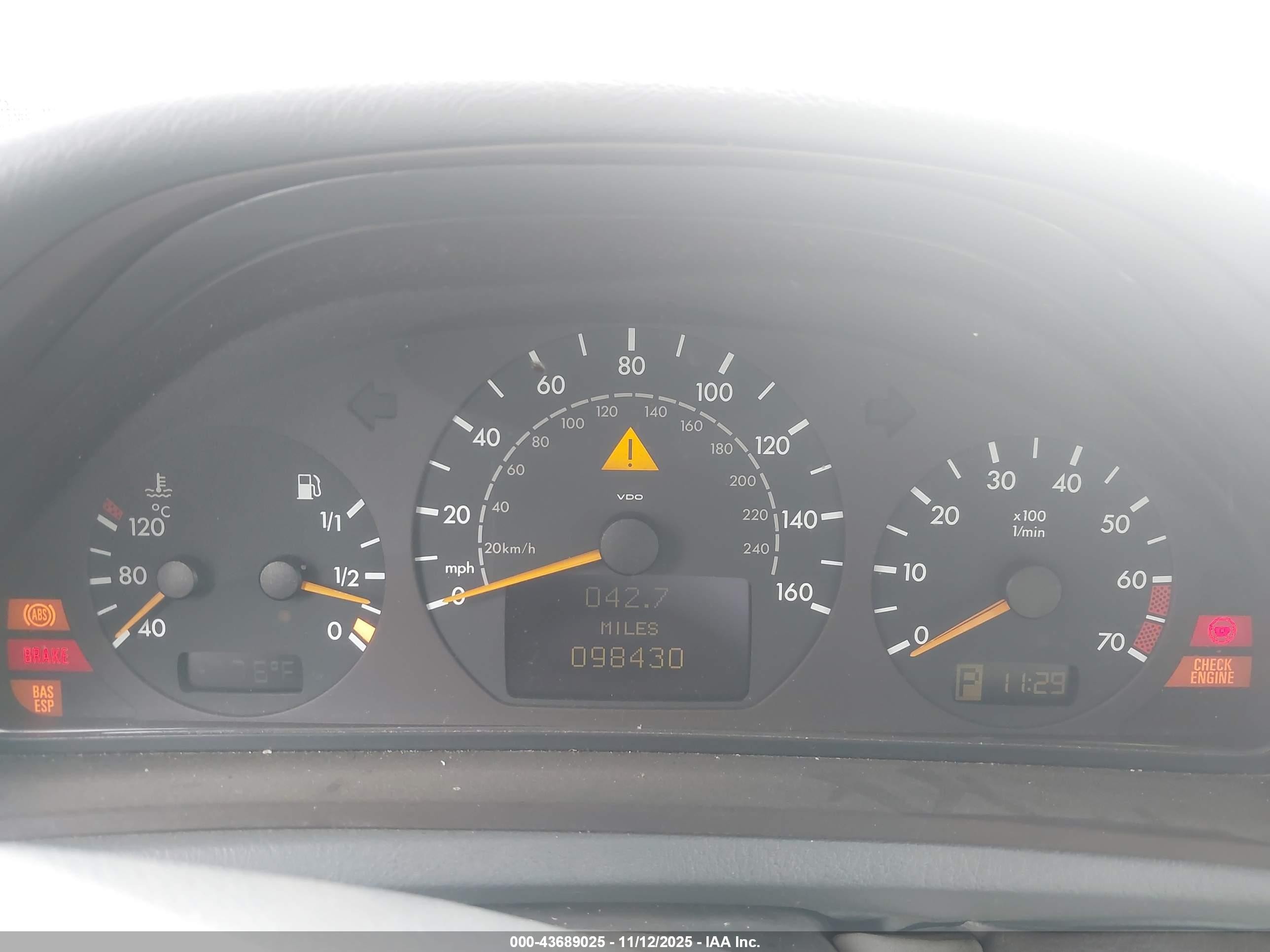 2000 Mercedes-benz Clk 320   Silver vin: WDBLJ65G7YF157342