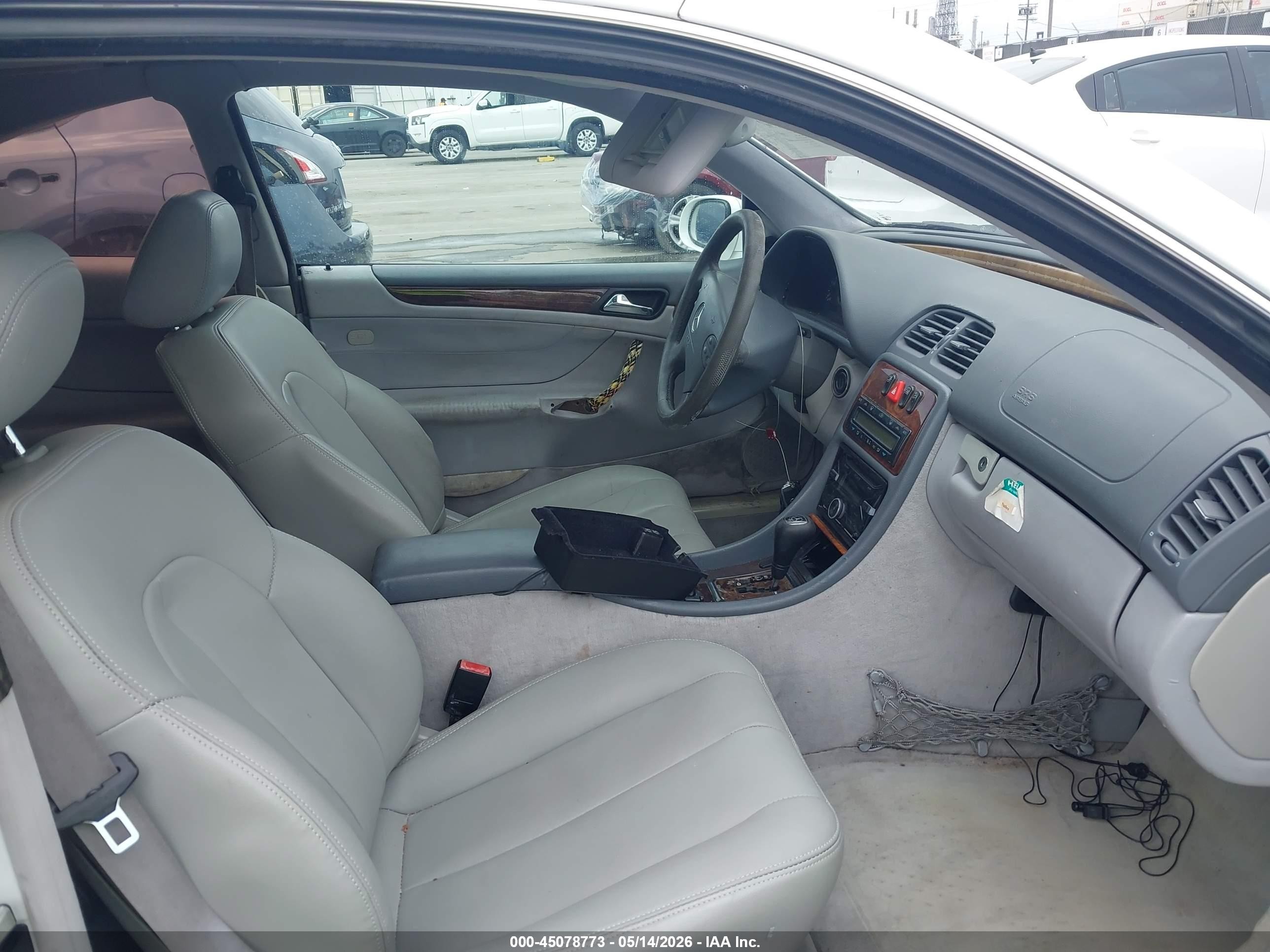 2000 Mercedes-benz Clk 320   Белый vin: WDBLJ65G9YF152630