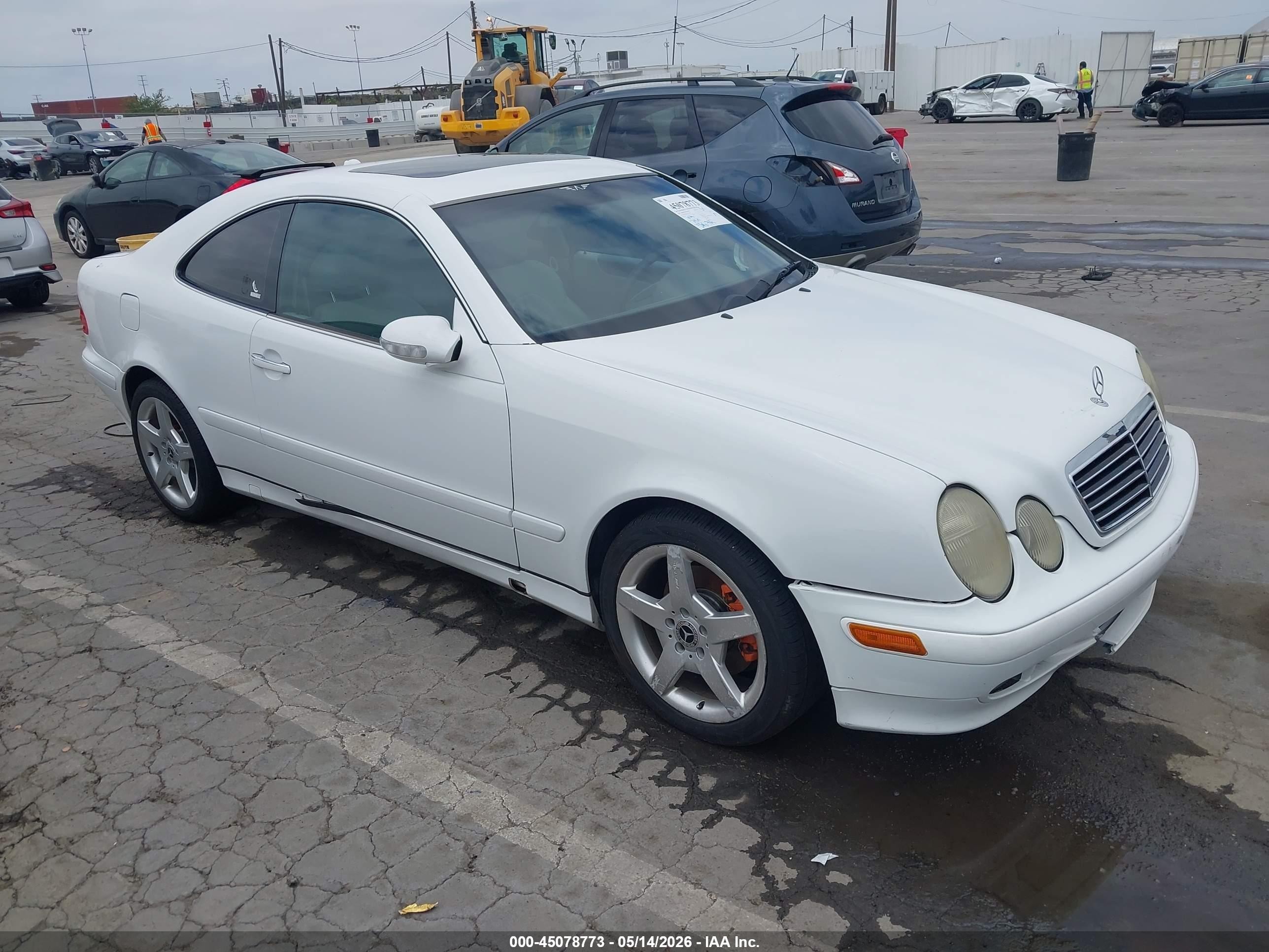 2000 Mercedes-benz Clk 320   White vin: WDBLJ65G9YF152630