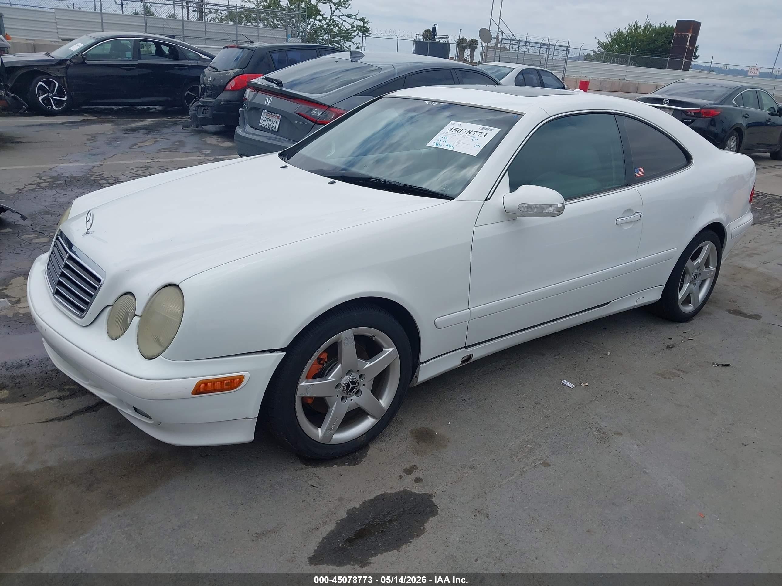 2000 Mercedes-benz Clk 320   Белый vin: WDBLJ65G9YF152630