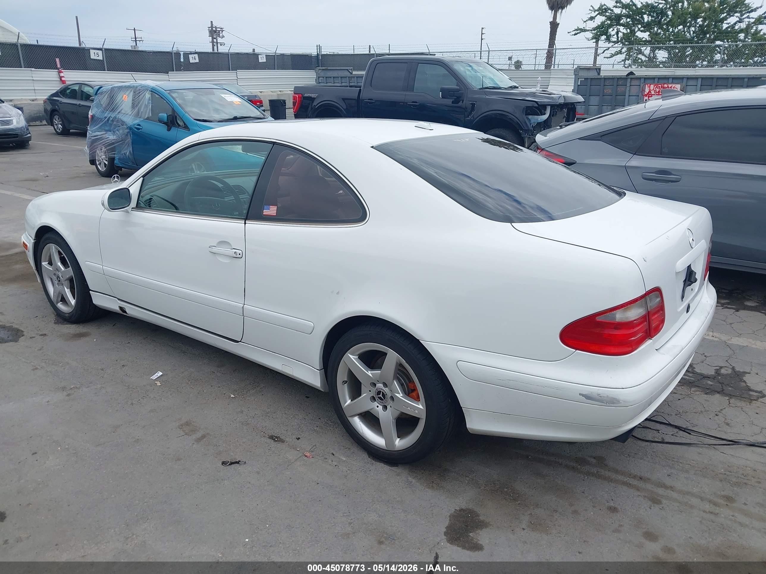 2000 Mercedes-benz Clk 320   Белый vin: WDBLJ65G9YF152630