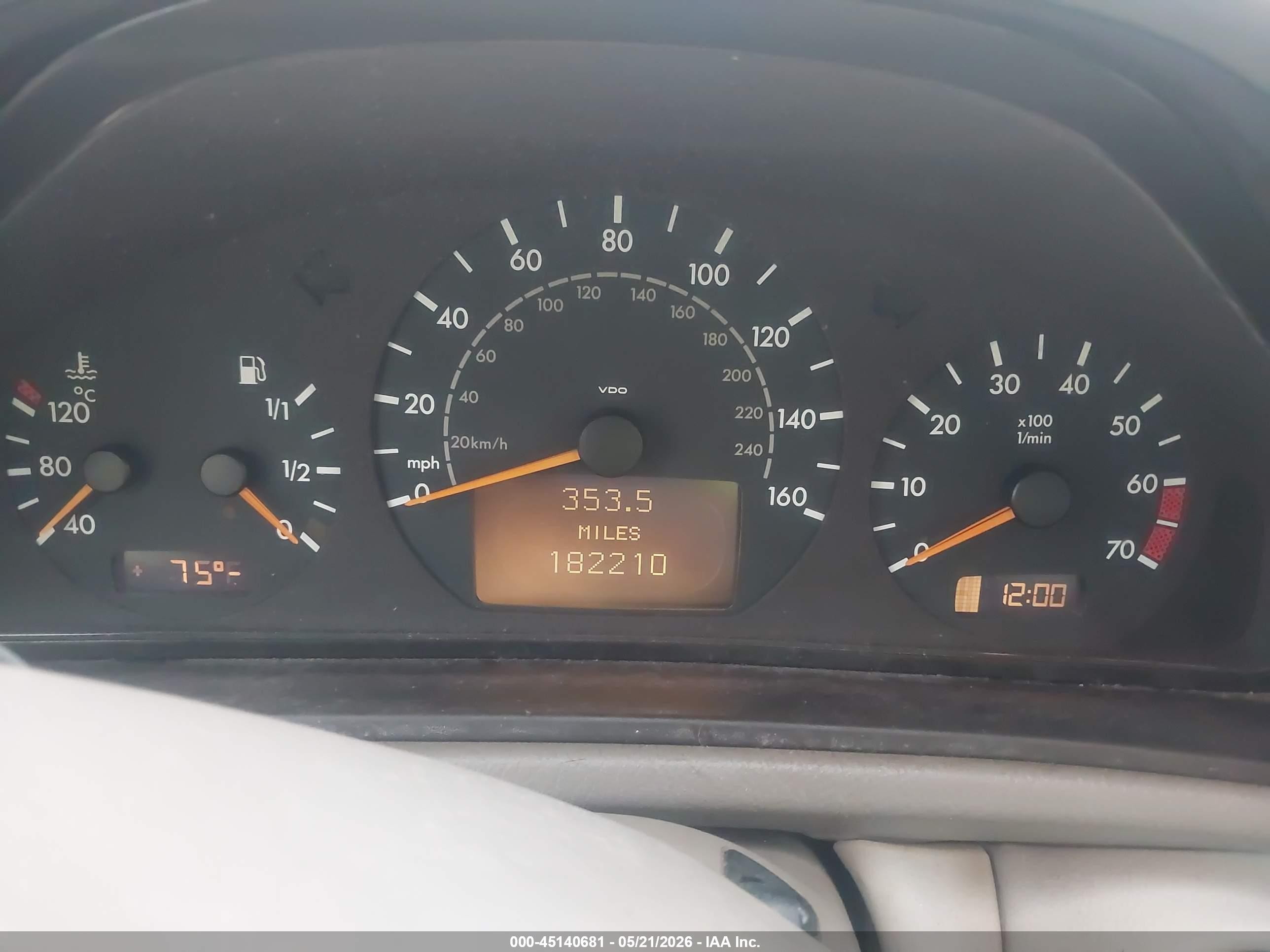 2002 Mercedes-benz Clk 320   Black vin: WDBLJ65GX2T119371