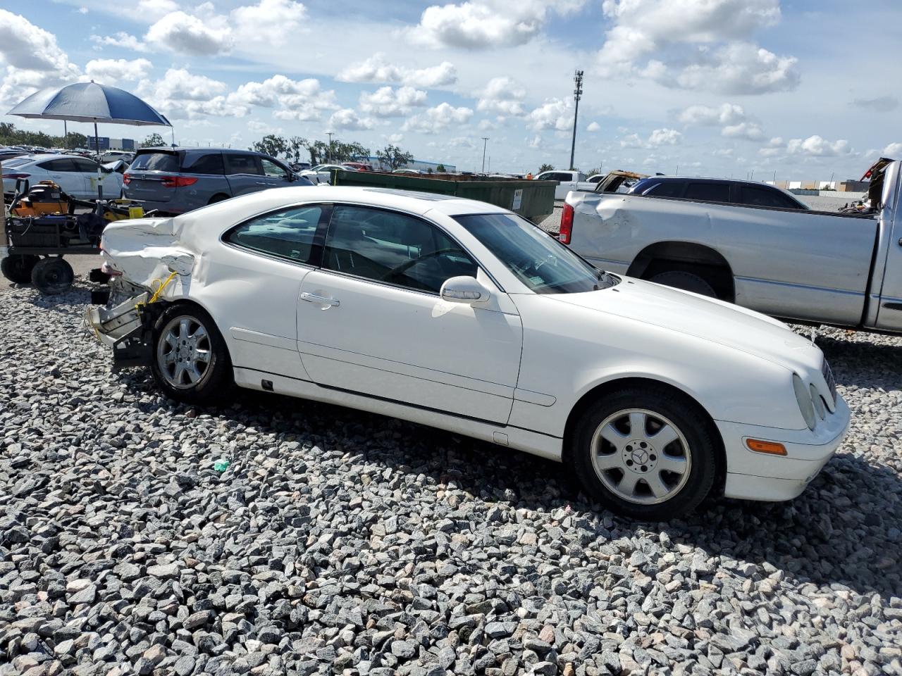 2002 Mercedes-benz Clk 320 White vin: WDBLJ65GX2T123663