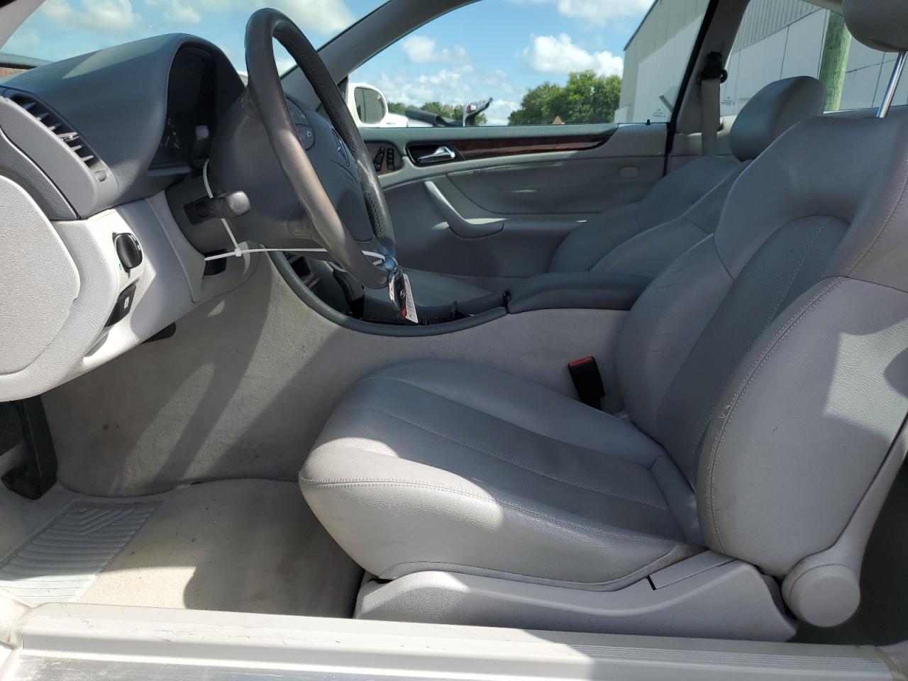 2002 Mercedes-benz Clk 320 White vin: WDBLJ65GX2T123663