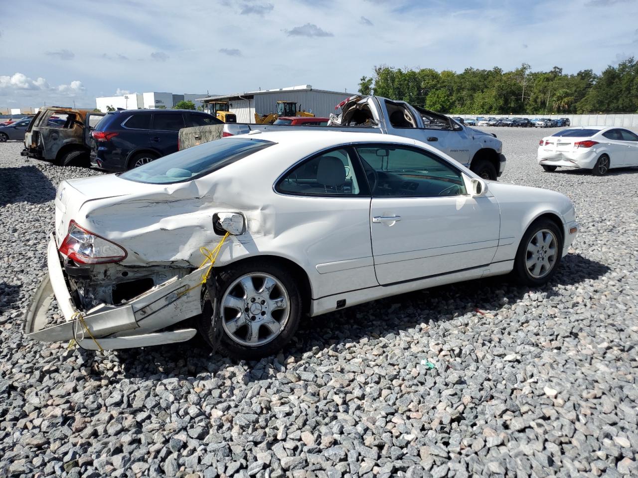 2002 Mercedes-benz Clk 320 White vin: WDBLJ65GX2T123663