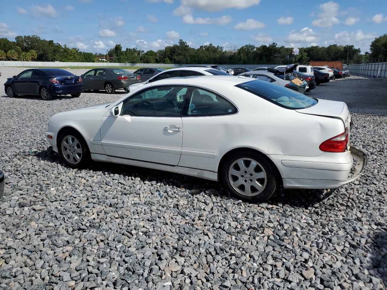 2002 Mercedes-benz Clk 320 White vin: WDBLJ65GX2T123663