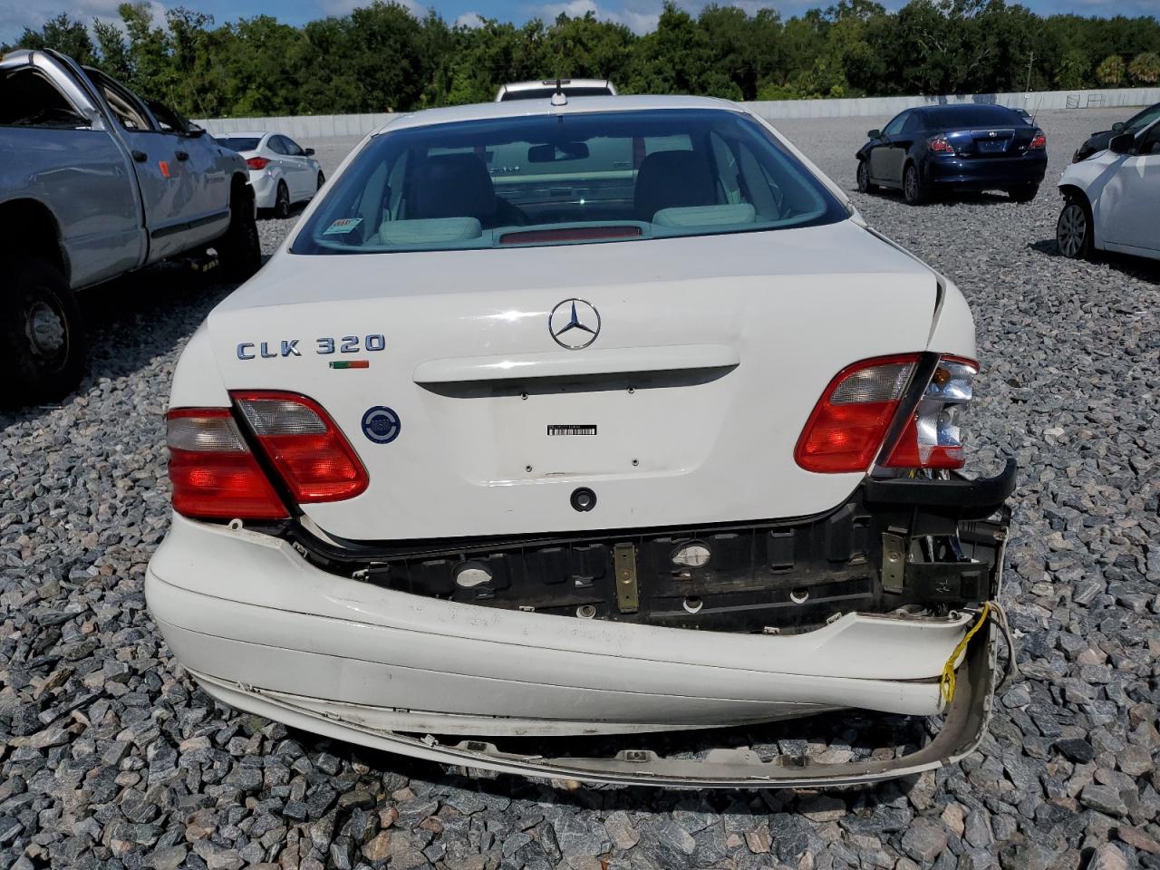 2002 Mercedes-benz Clk 320 White vin: WDBLJ65GX2T123663