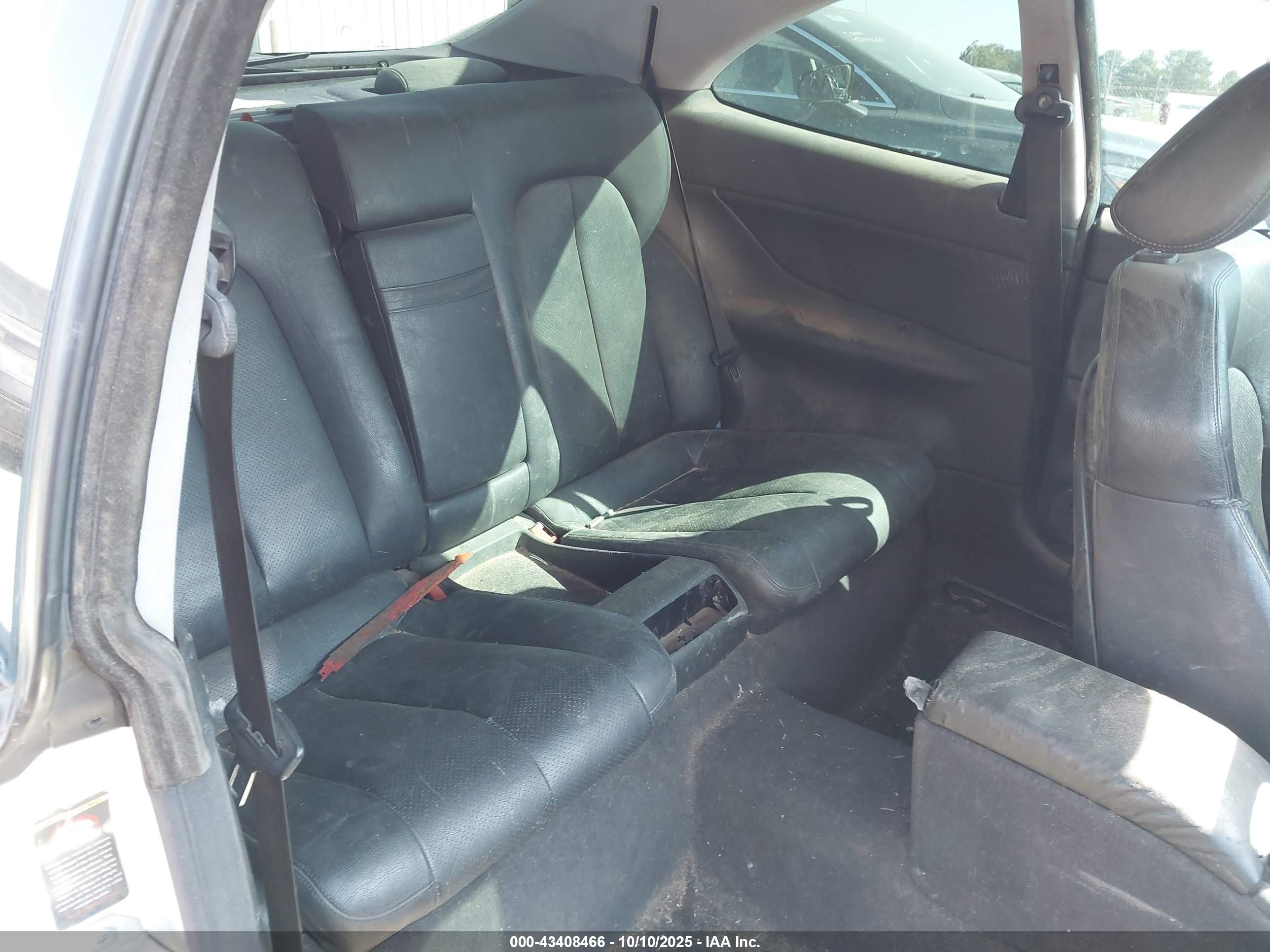 2000 Mercedes-benz Clk 430   White vin: WDBLJ70G0YF155025