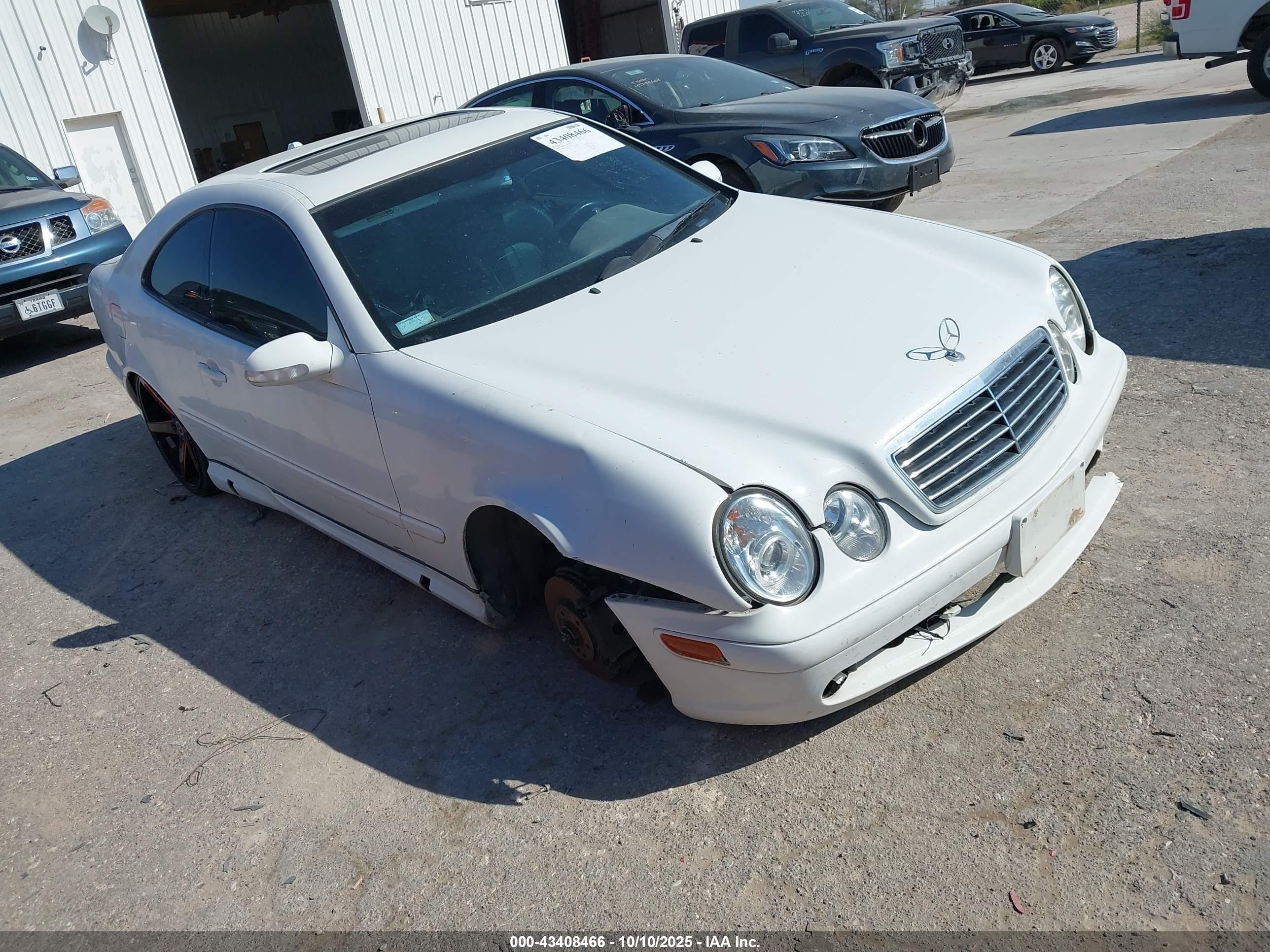 2000 Mercedes-benz Clk 430   White vin: WDBLJ70G0YF155025