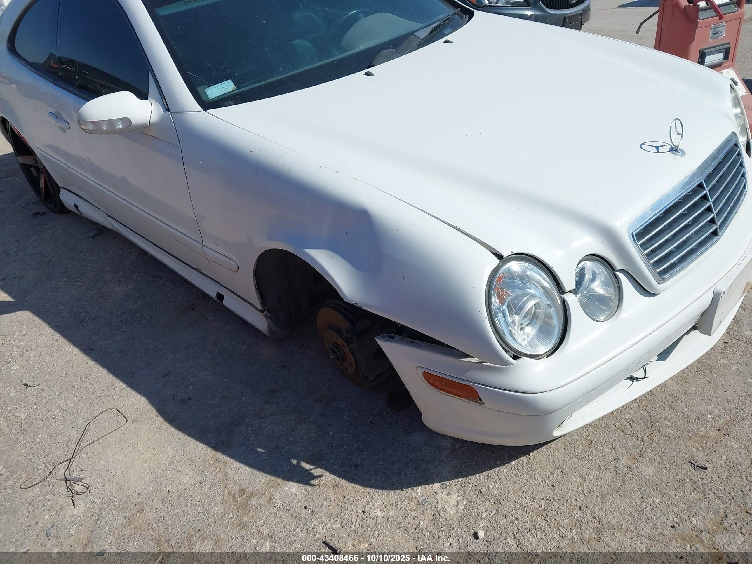 2000 Mercedes-benz Clk 430   White vin: WDBLJ70G0YF155025