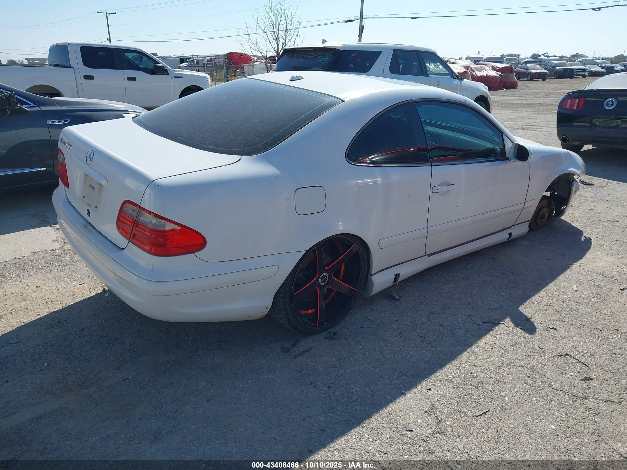 2000 Mercedes-benz Clk 430   White vin: WDBLJ70G0YF155025