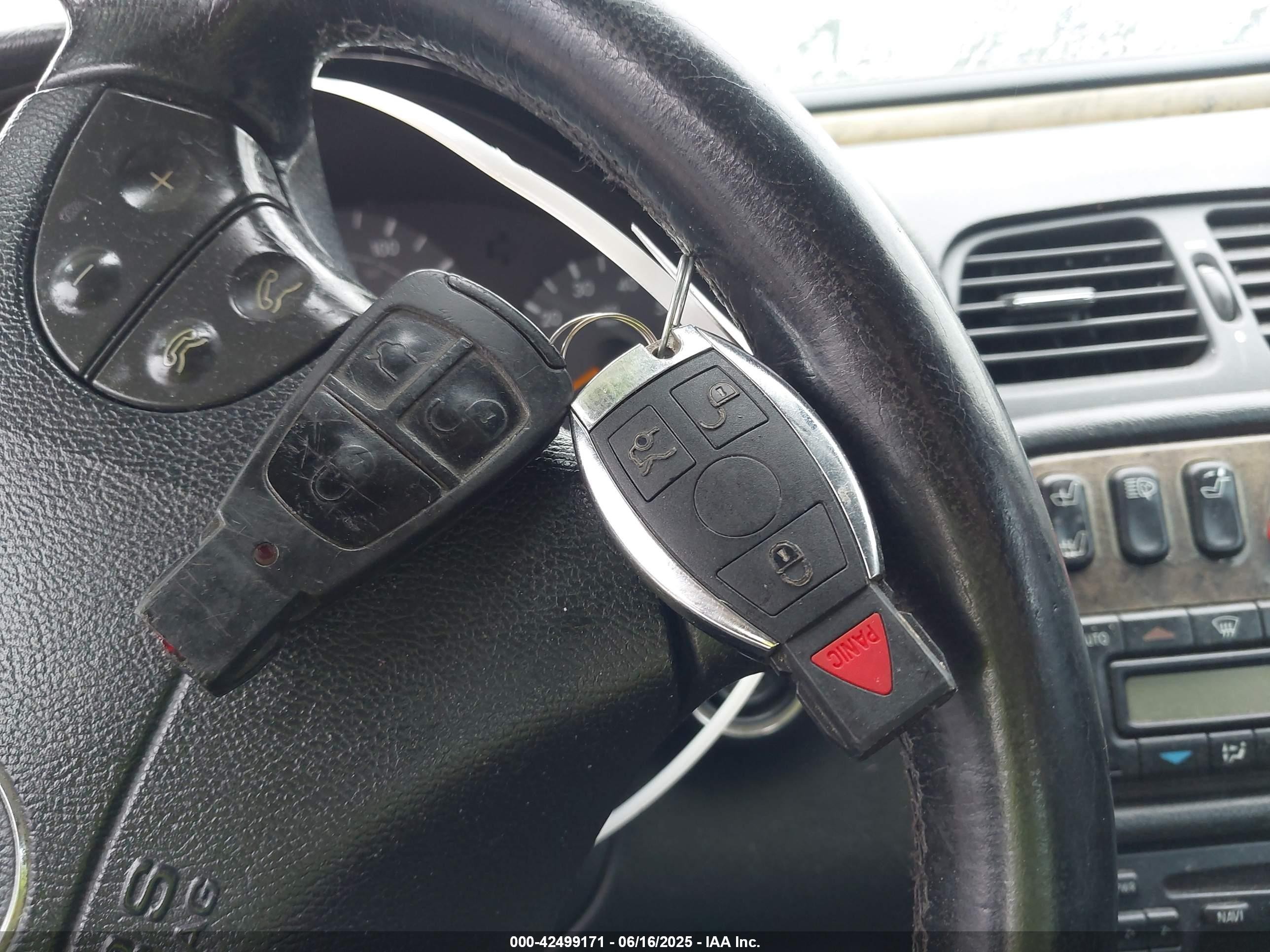 2000 Mercedes-benz Clk 430   Белый vin: WDBLJ70G4YF151852