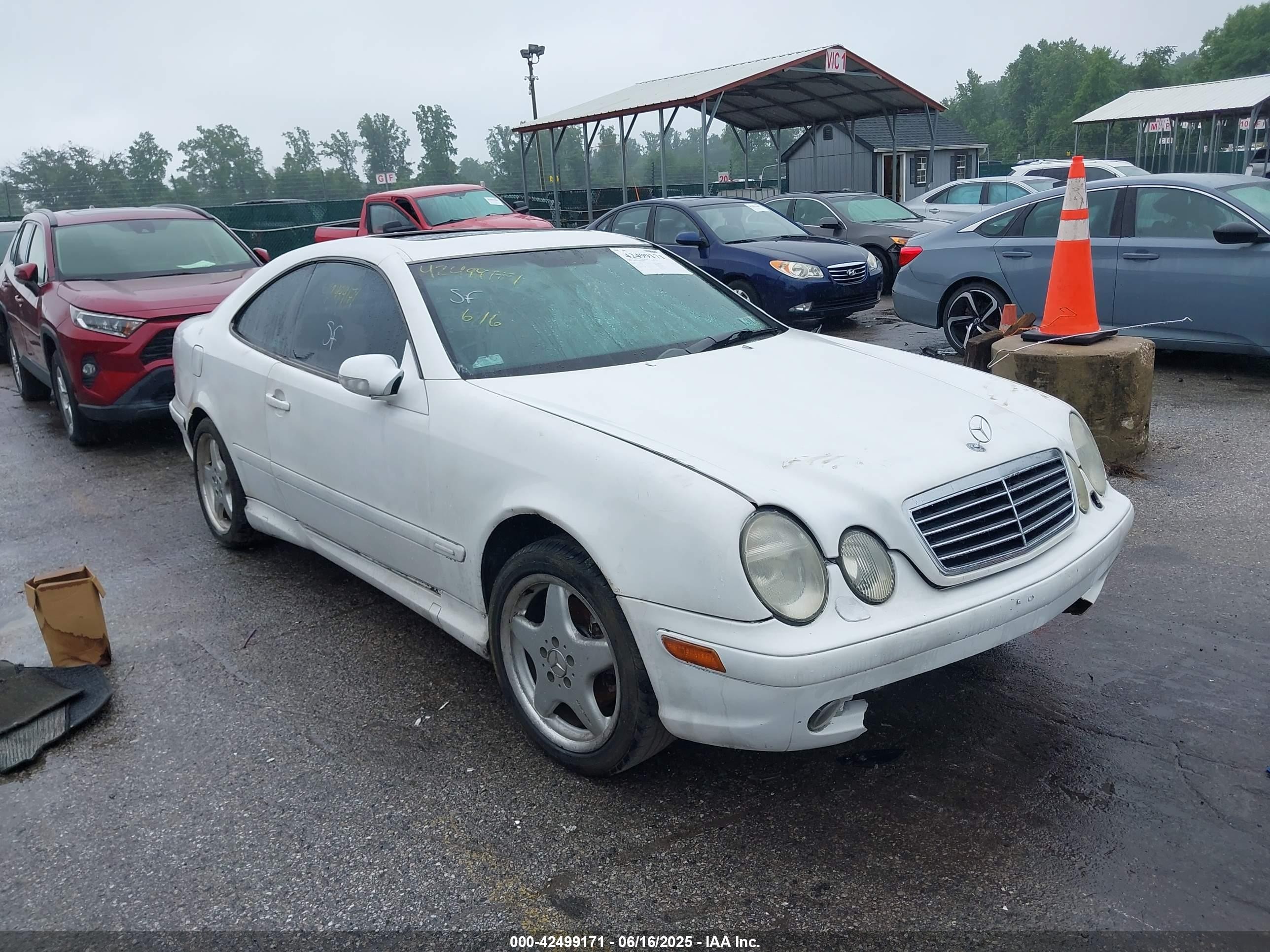 2000 Mercedes-benz Clk 430   White vin: WDBLJ70G4YF151852