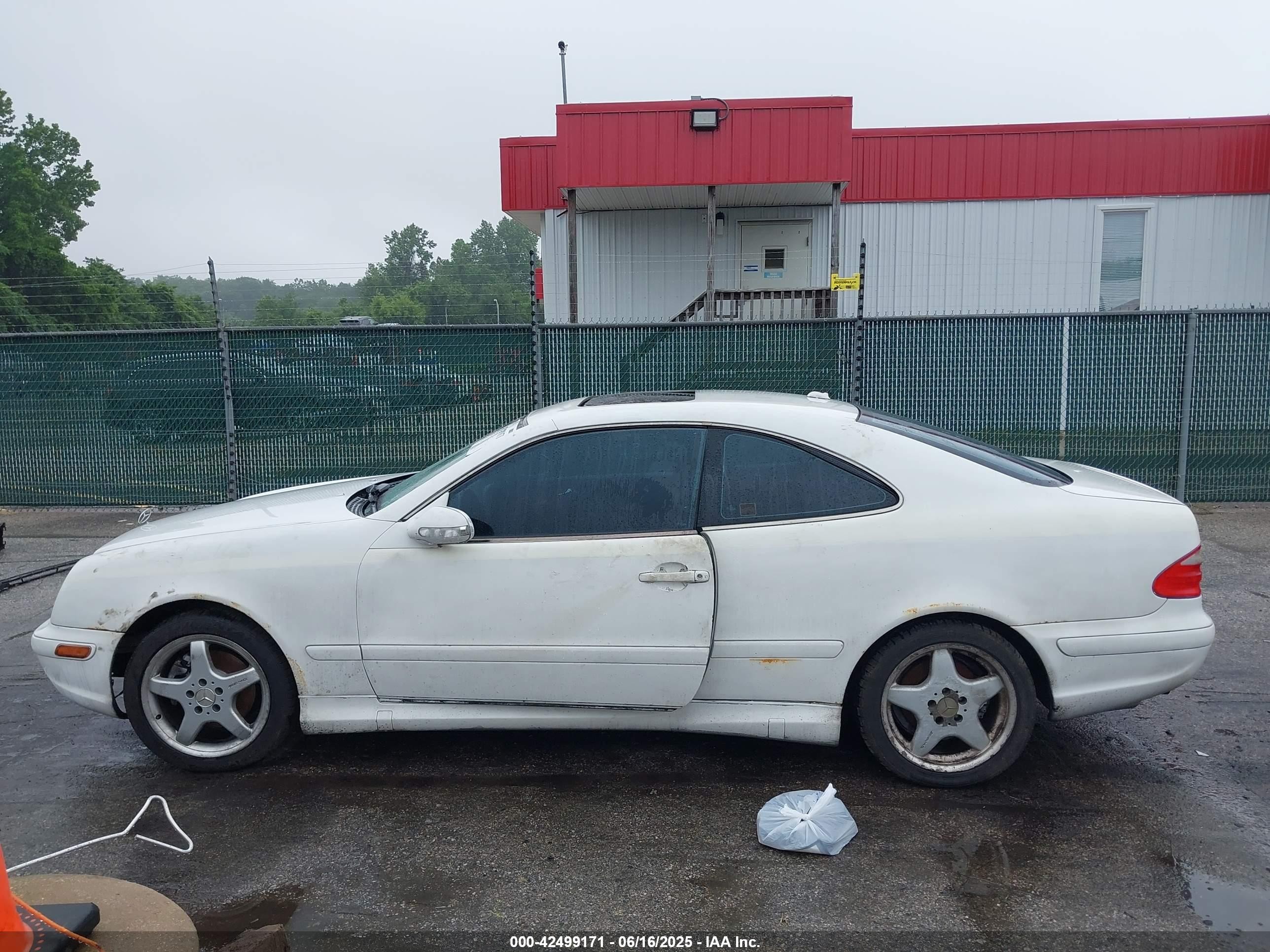 2000 Mercedes-benz Clk 430   Белый vin: WDBLJ70G4YF151852