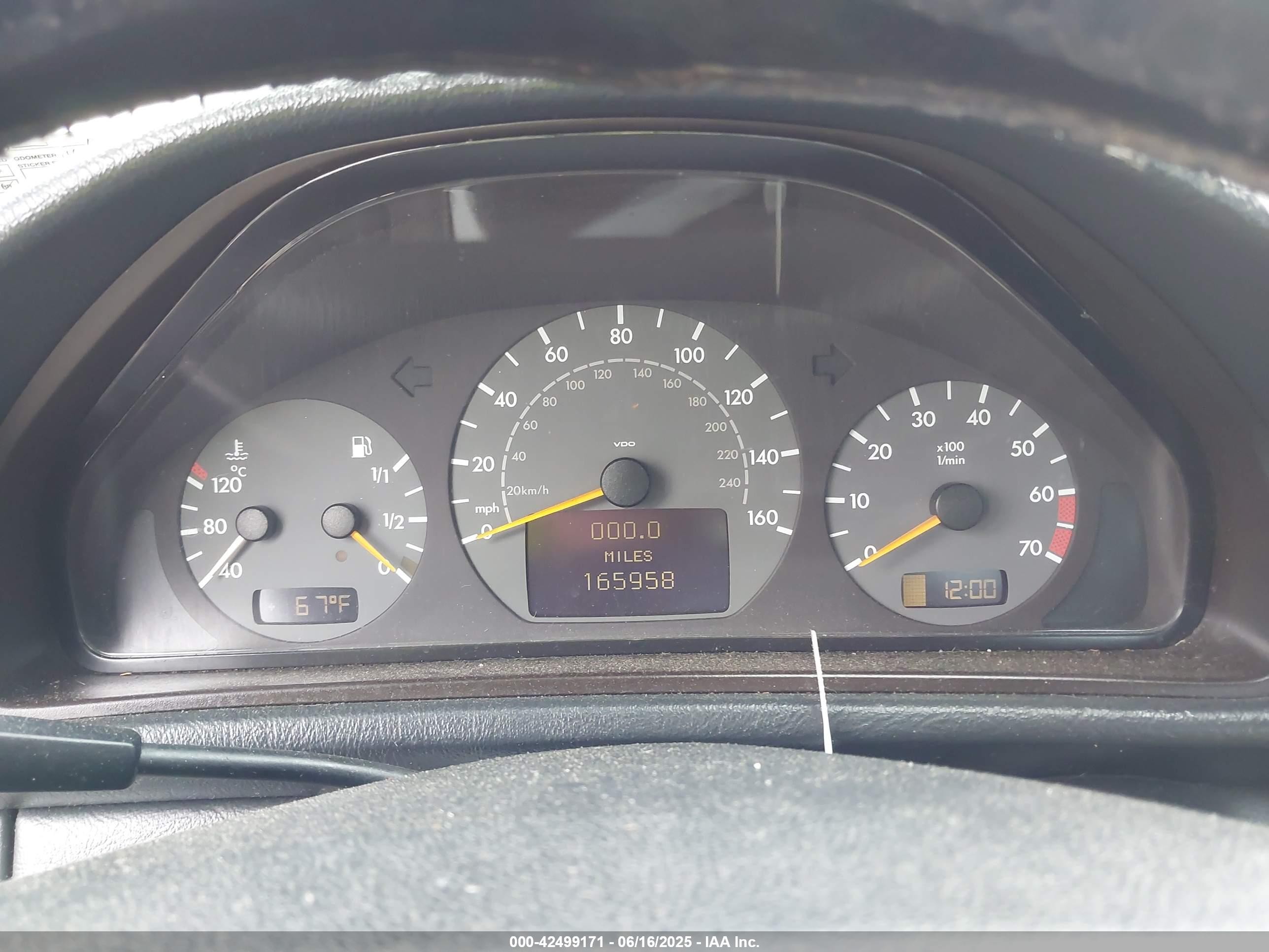 2000 Mercedes-benz Clk 430   Белый vin: WDBLJ70G4YF151852
