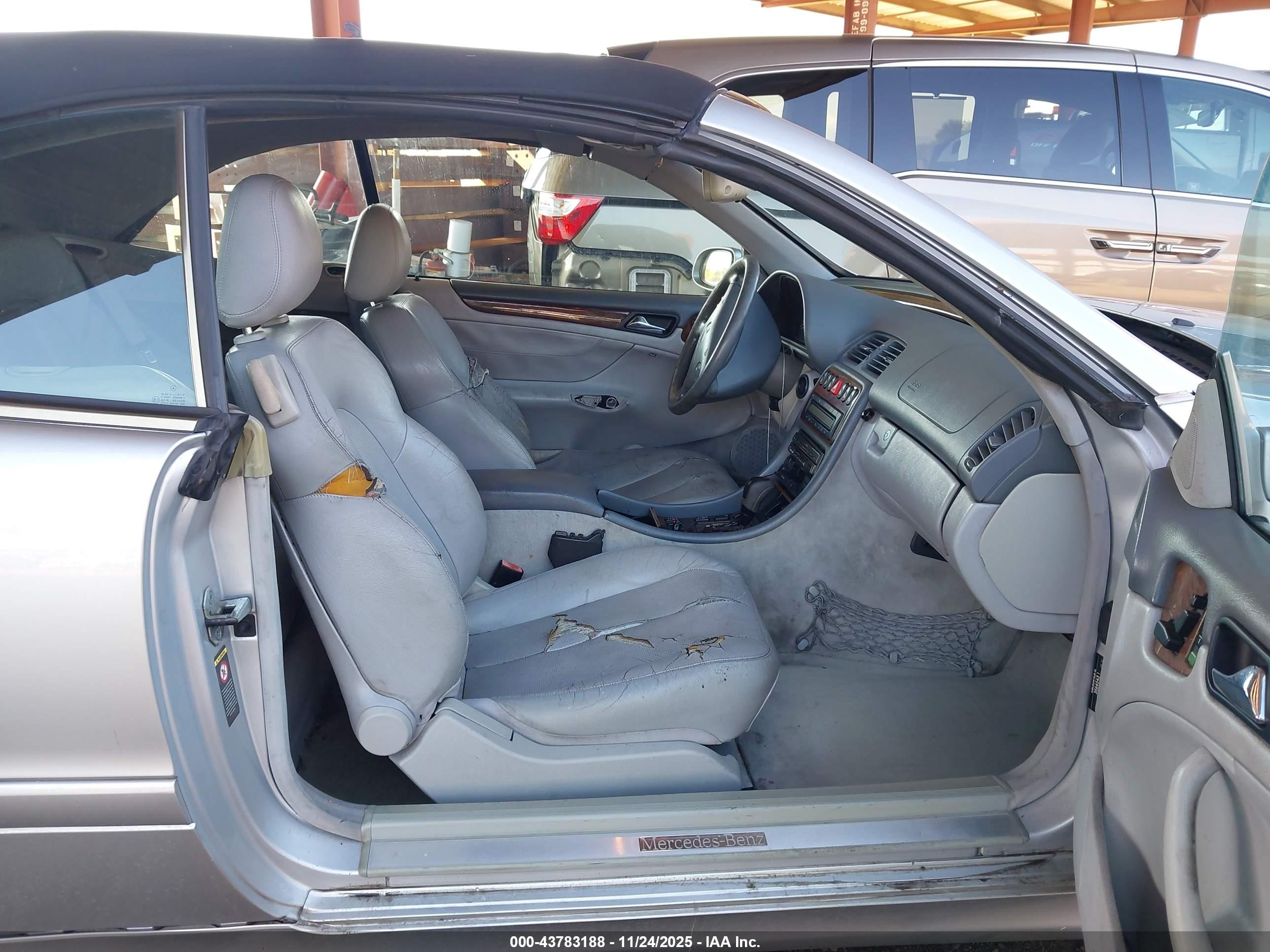 2001 Mercedes-benz Clk 320   Silver vin: WDBLK65G01T070077