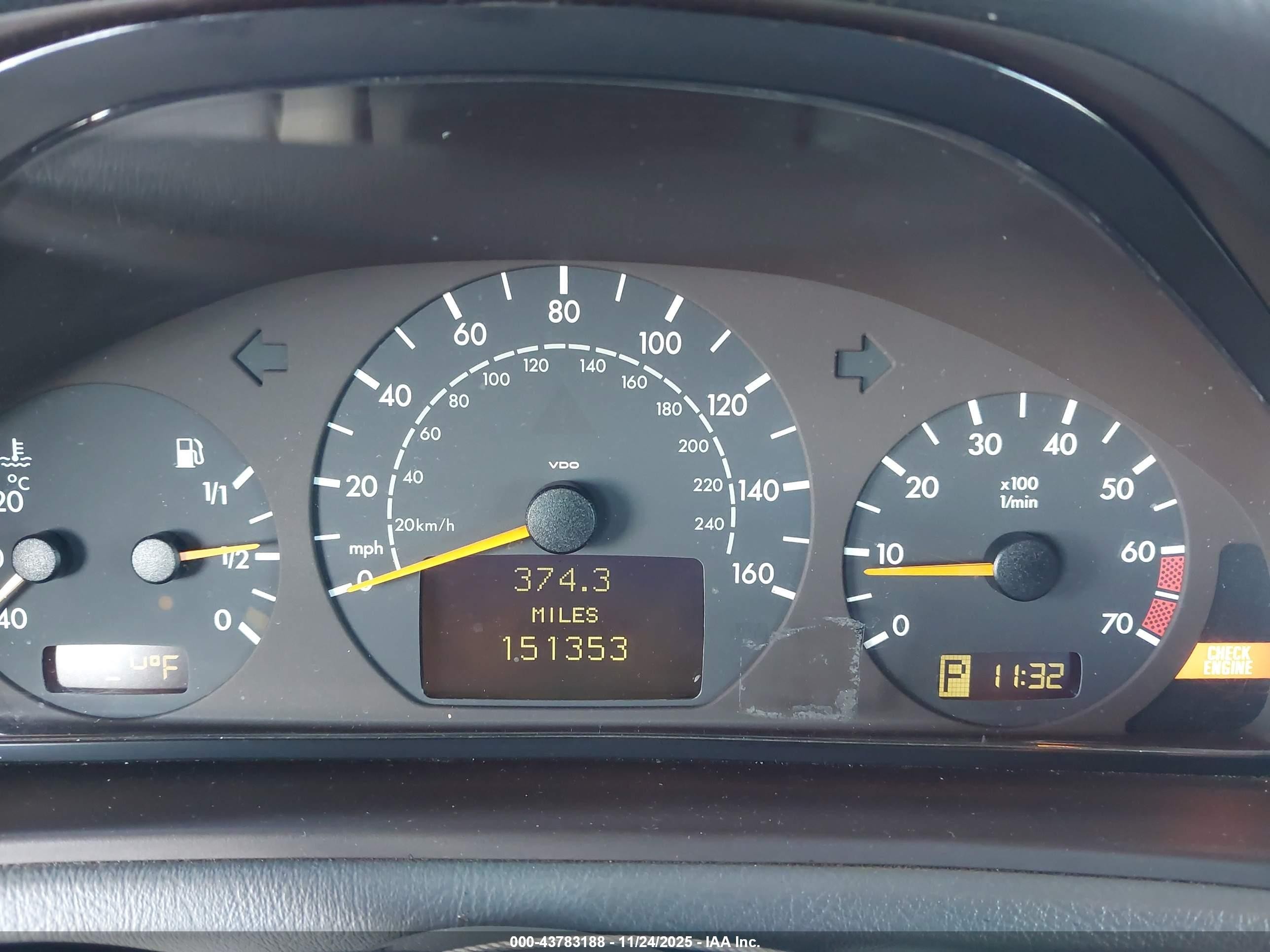 2001 Mercedes-benz Clk 320   Silver vin: WDBLK65G01T070077