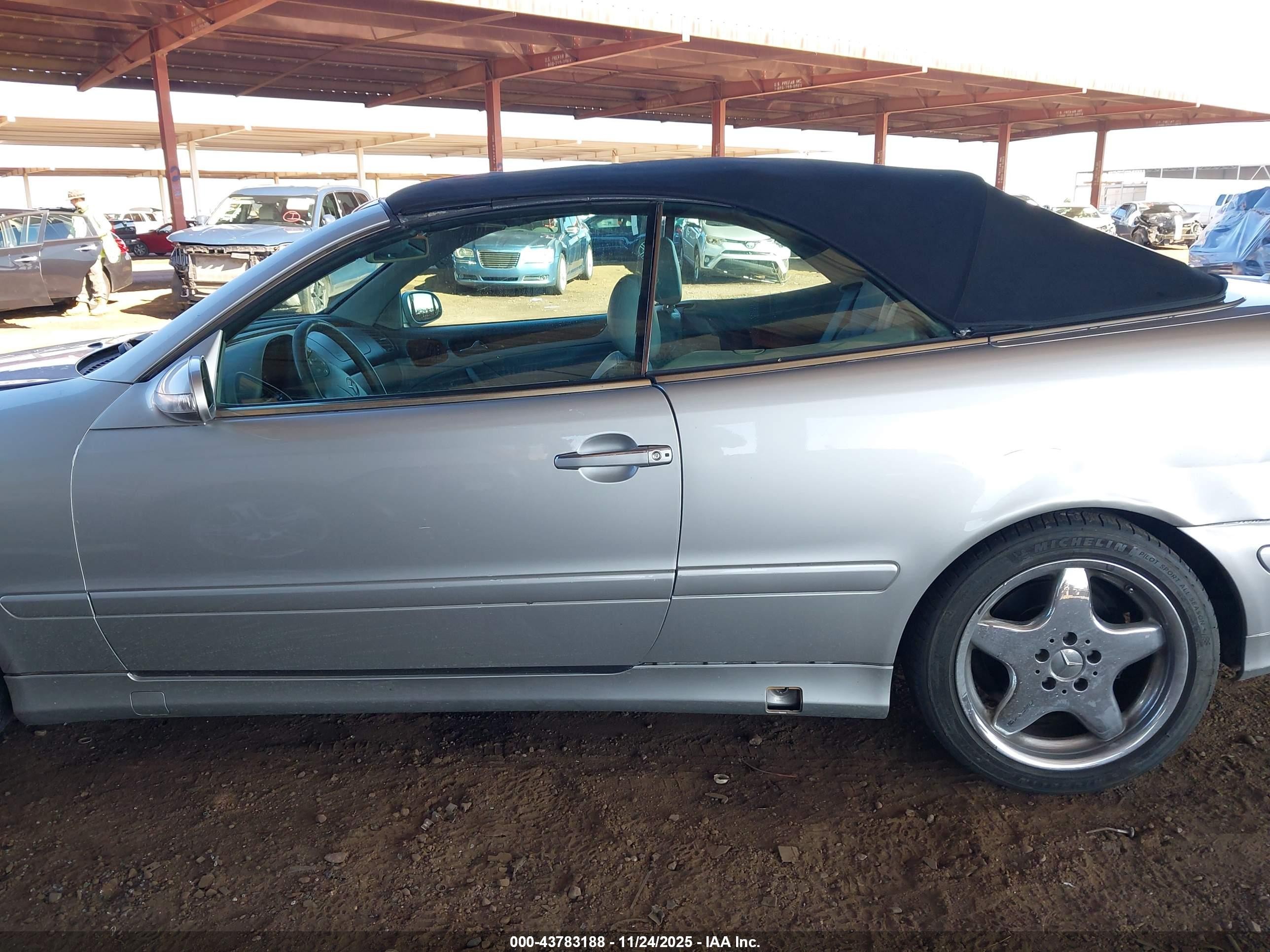 2001 Mercedes-benz Clk 320   Silver vin: WDBLK65G01T070077