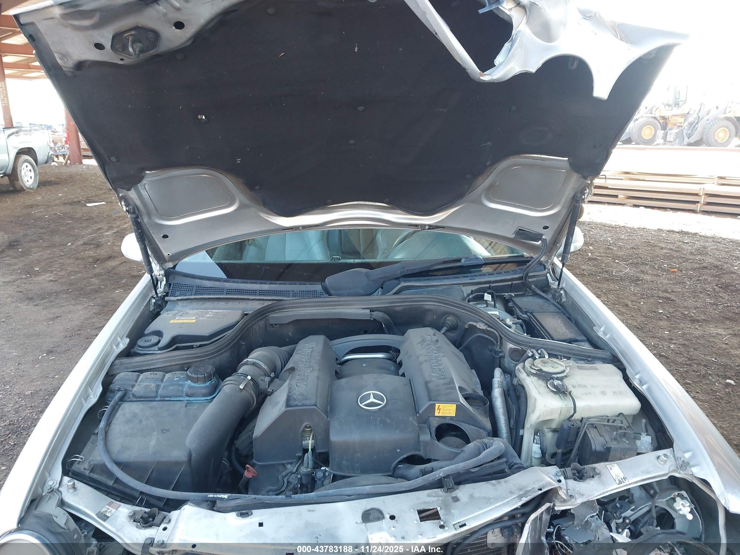 2001 Mercedes-benz Clk 320   Silver vin: WDBLK65G01T070077
