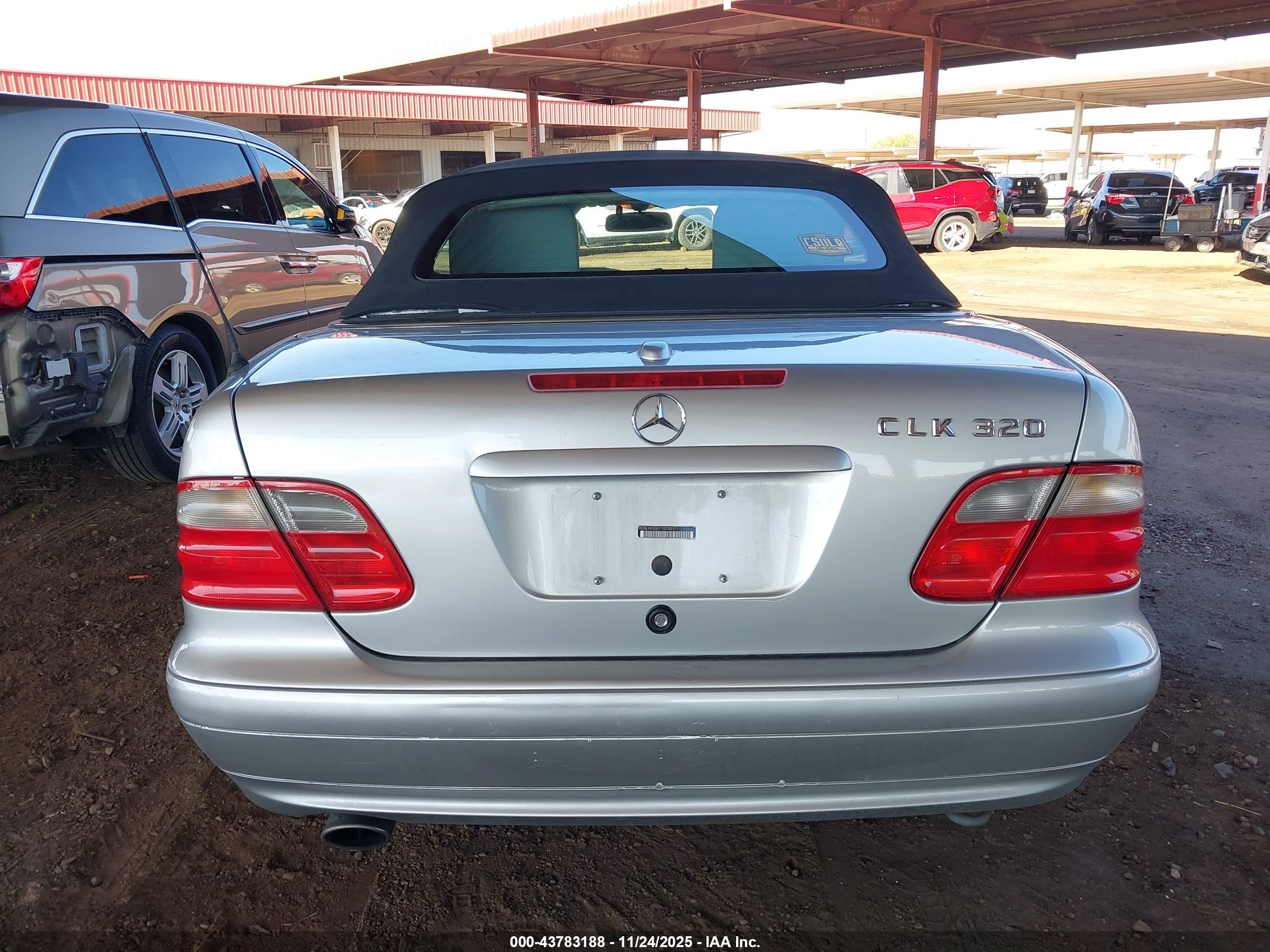 2001 Mercedes-benz Clk 320   Silver vin: WDBLK65G01T070077