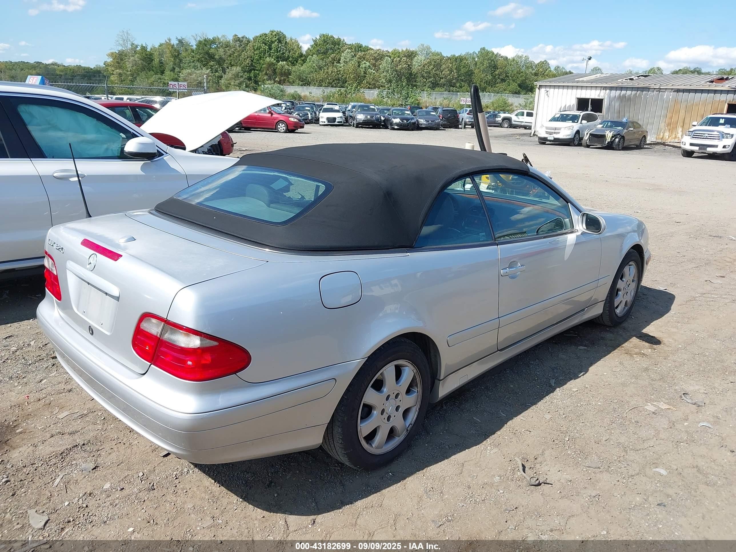 2002 Mercedes-benz Clk 320   Silver vin: WDBLK65G02T097989