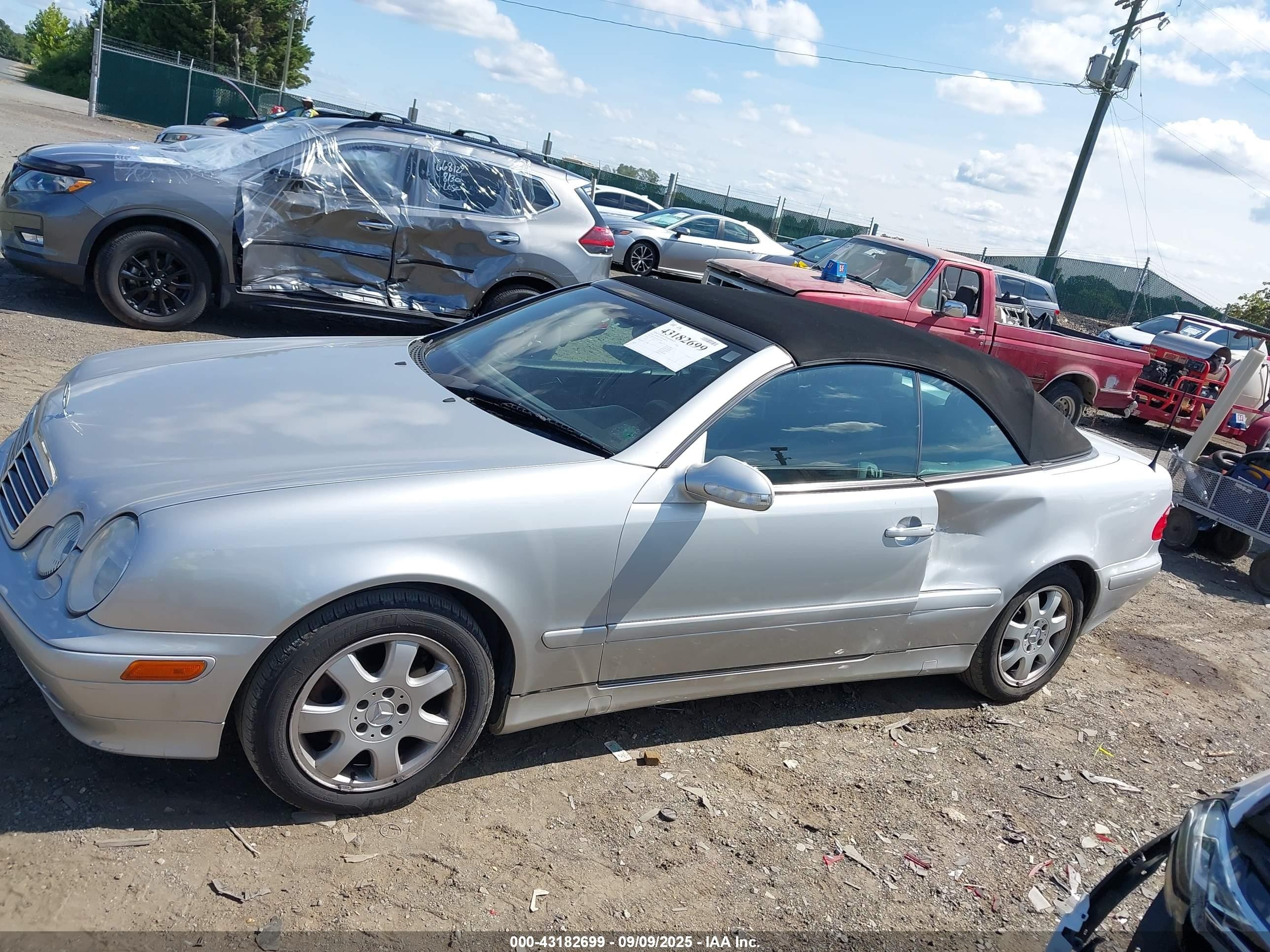 2002 Mercedes-benz Clk 320   Silver vin: WDBLK65G02T097989