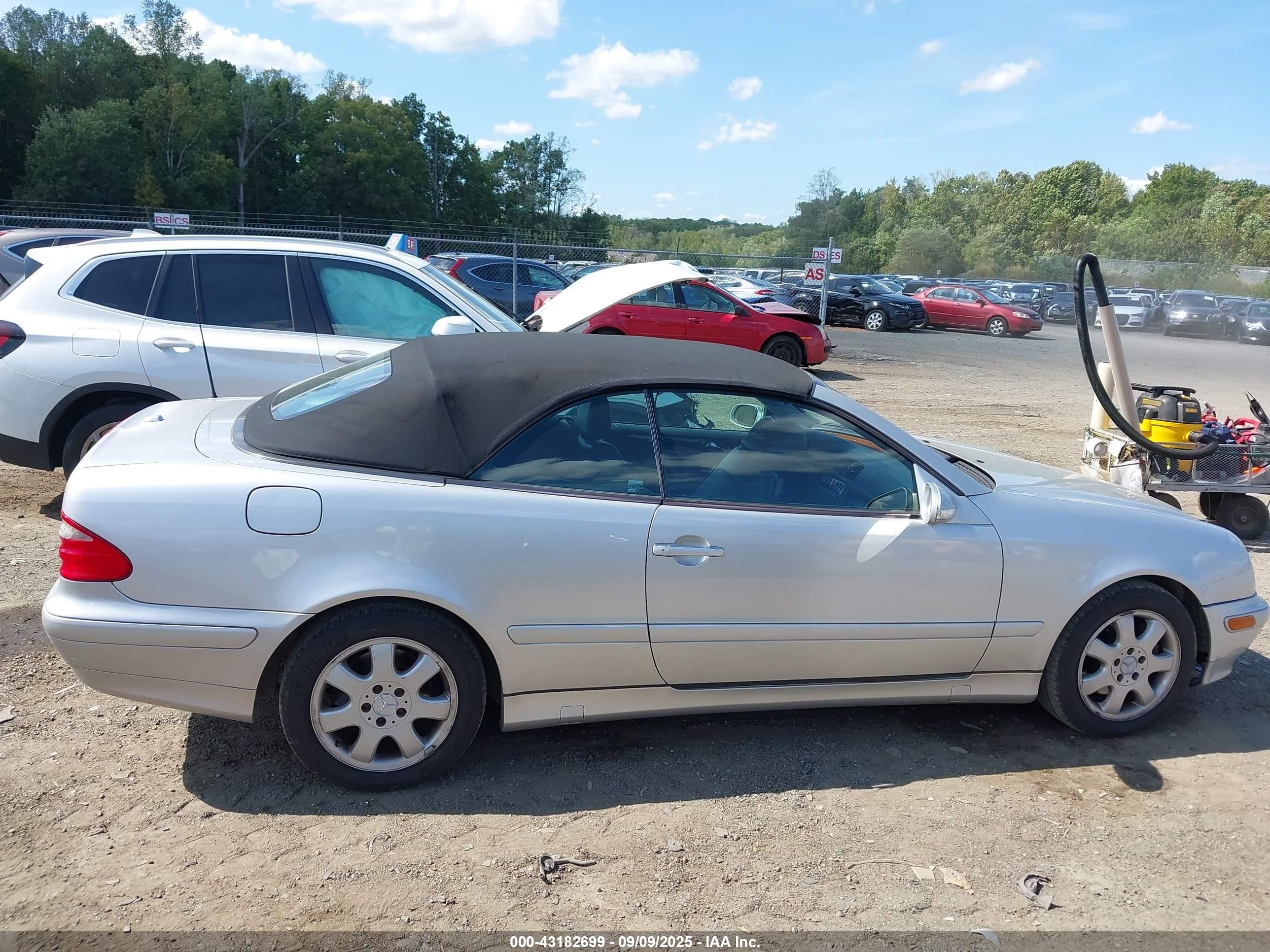 2002 Mercedes-benz Clk 320   Silver vin: WDBLK65G02T097989
