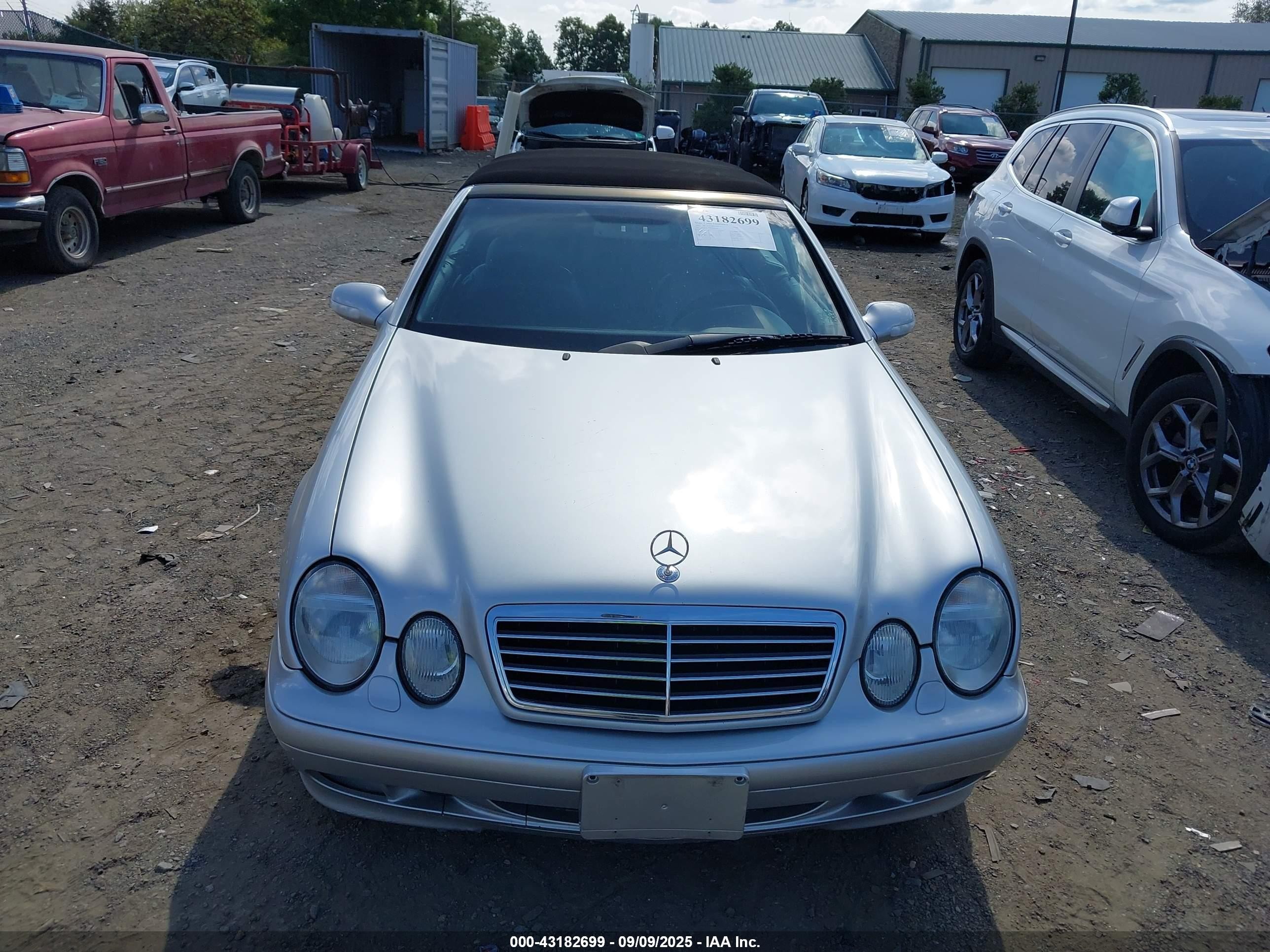 2002 Mercedes-benz Clk 320   Silver vin: WDBLK65G02T097989