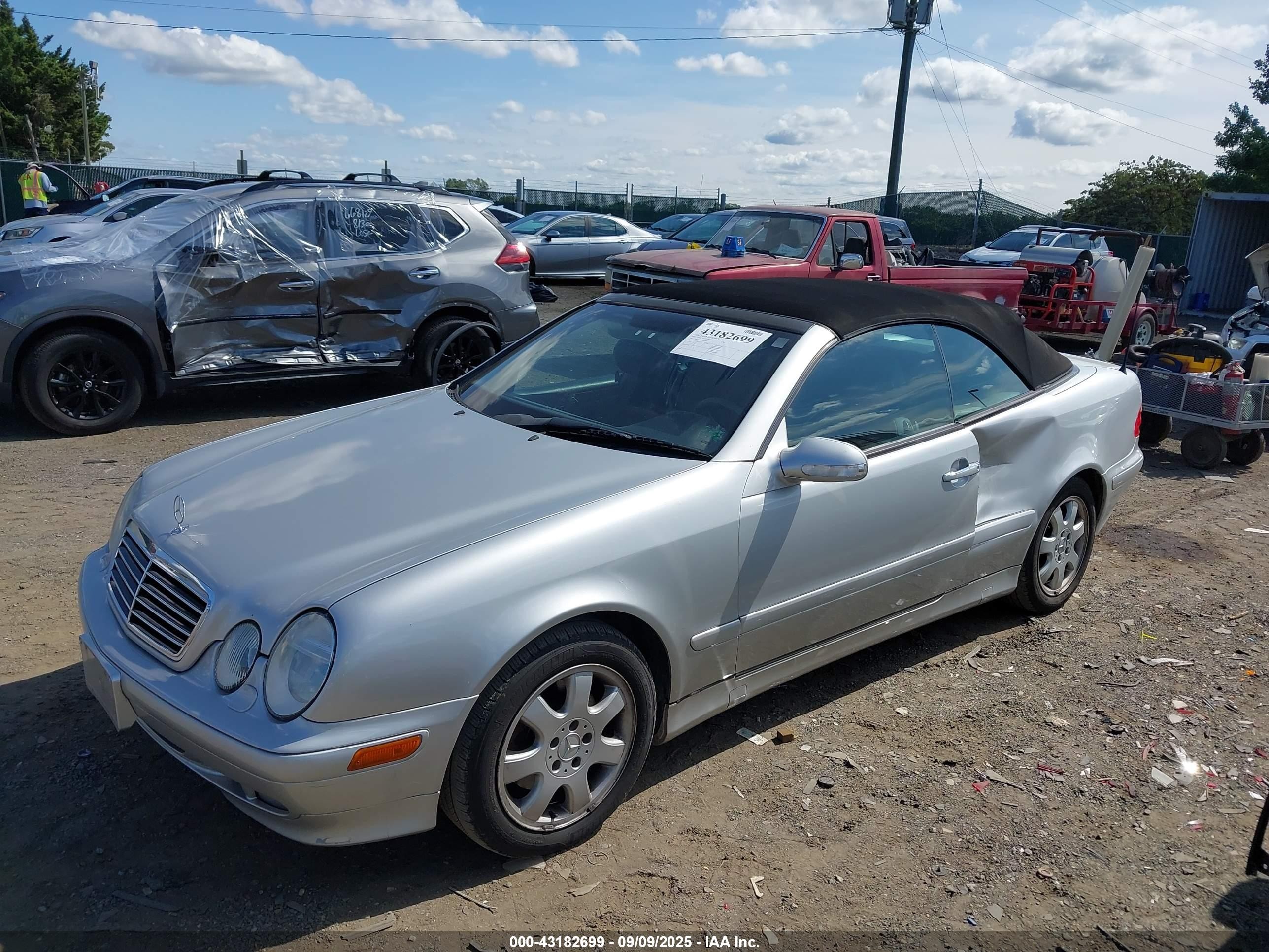 2002 Mercedes-benz Clk 320   Silver vin: WDBLK65G02T097989