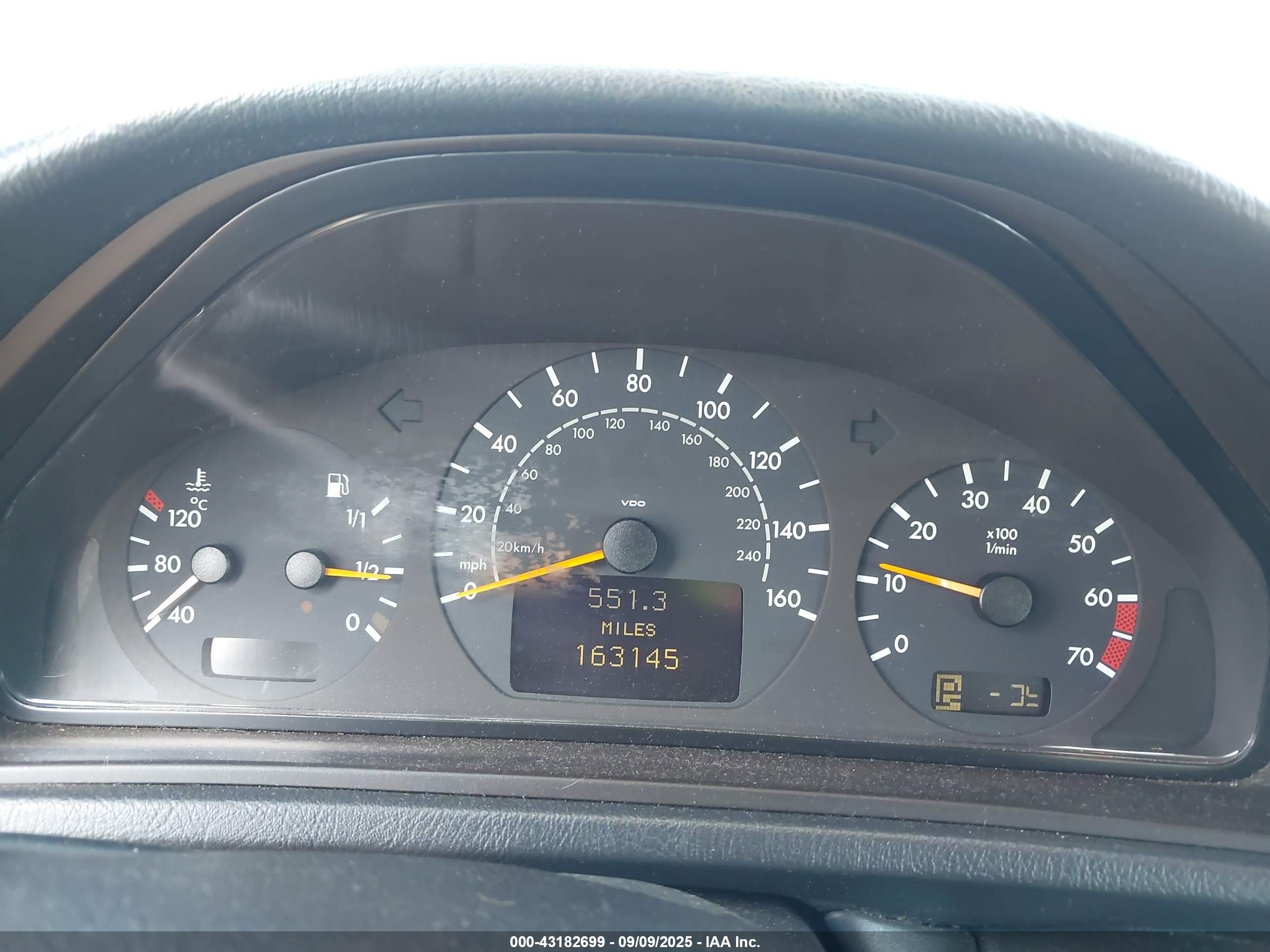 2002 Mercedes-benz Clk 320   Silver vin: WDBLK65G02T097989