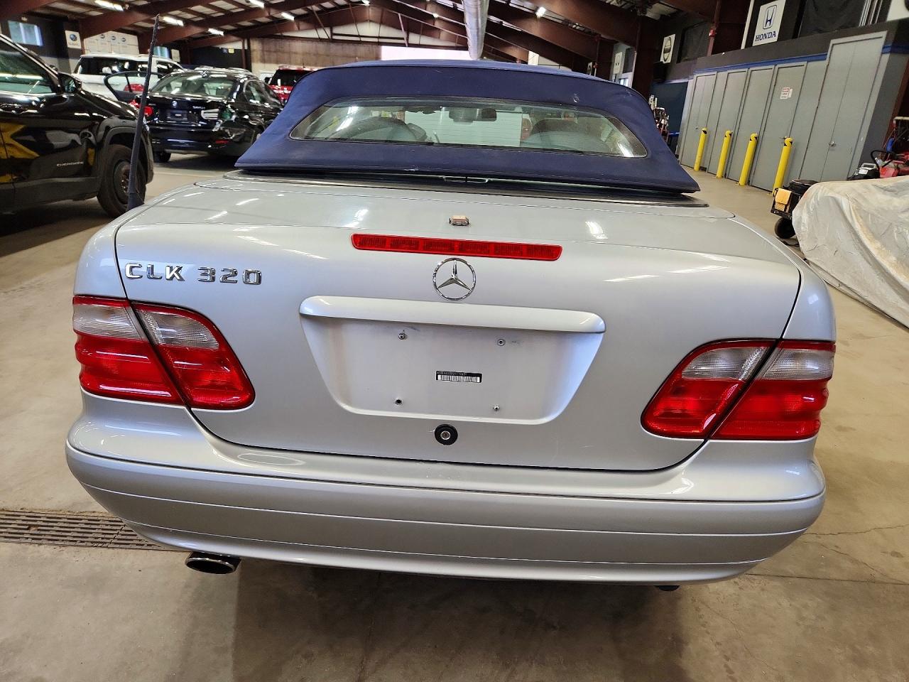 2002 Mercedes-benz Clk 320 Silver vin: WDBLK65G02T119831