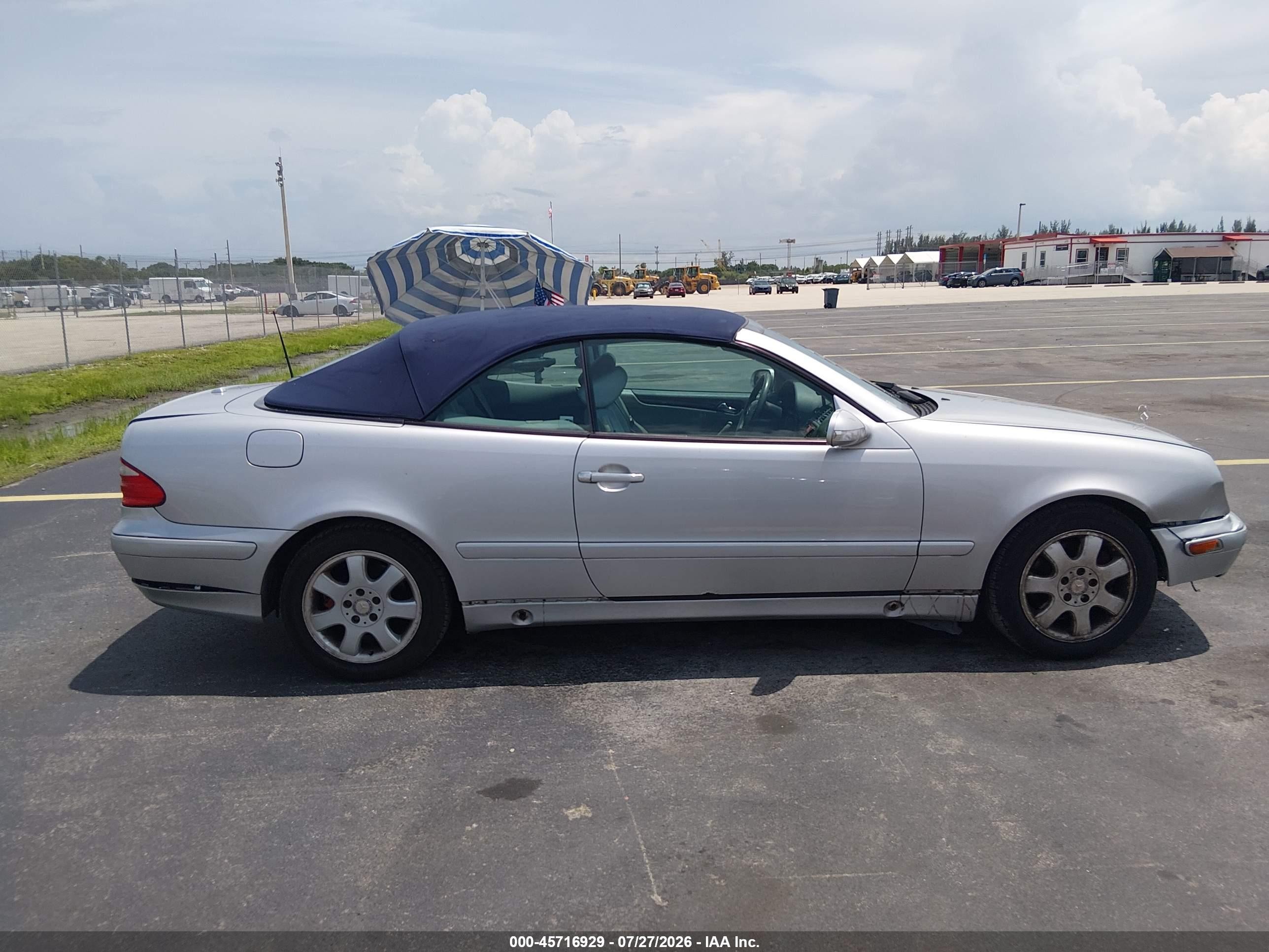 2003 Mercedes-benz Clk 320   Silver vin: WDBLK65G03T130460