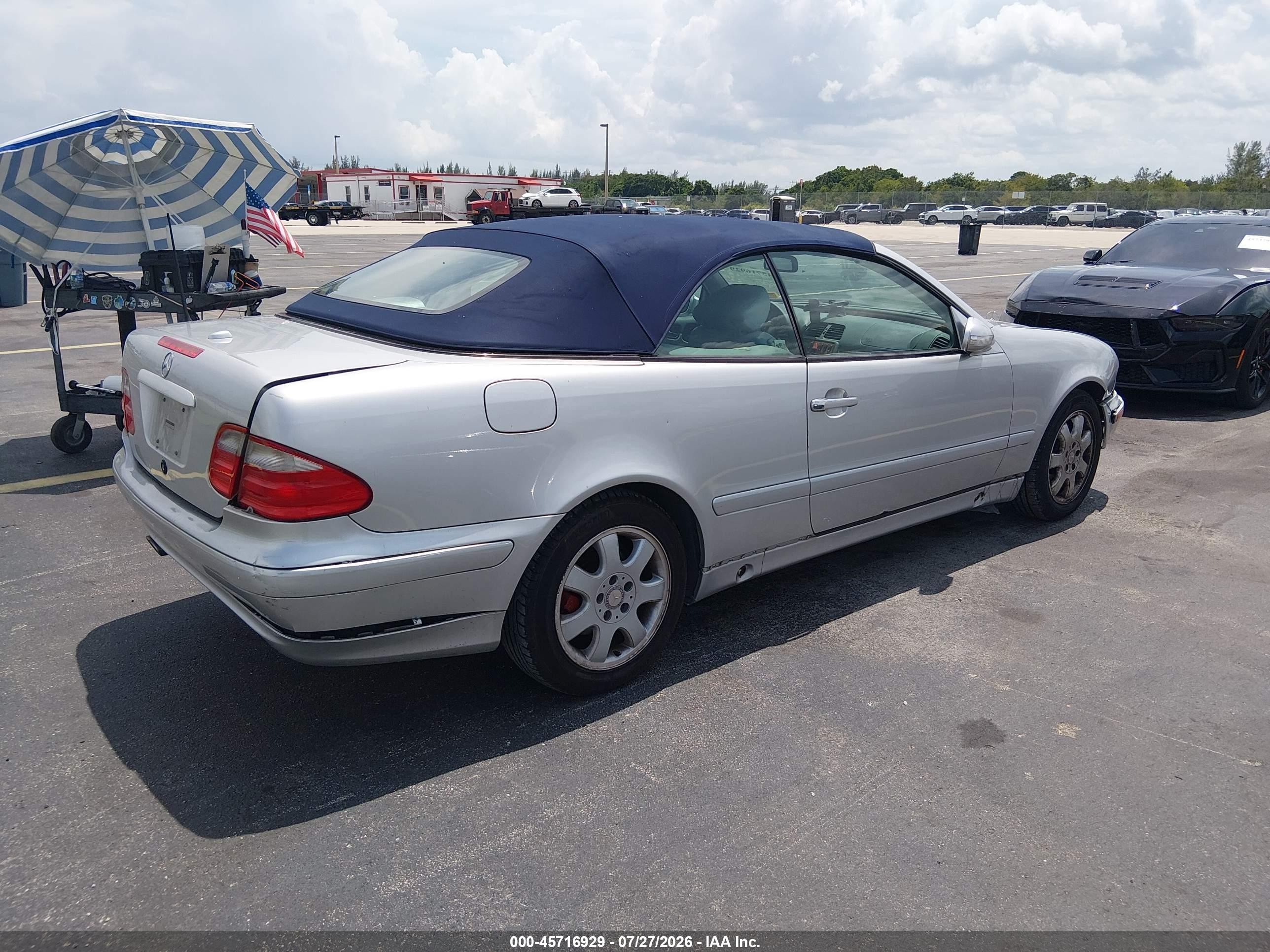 2003 Mercedes-benz Clk 320   Silver vin: WDBLK65G03T130460