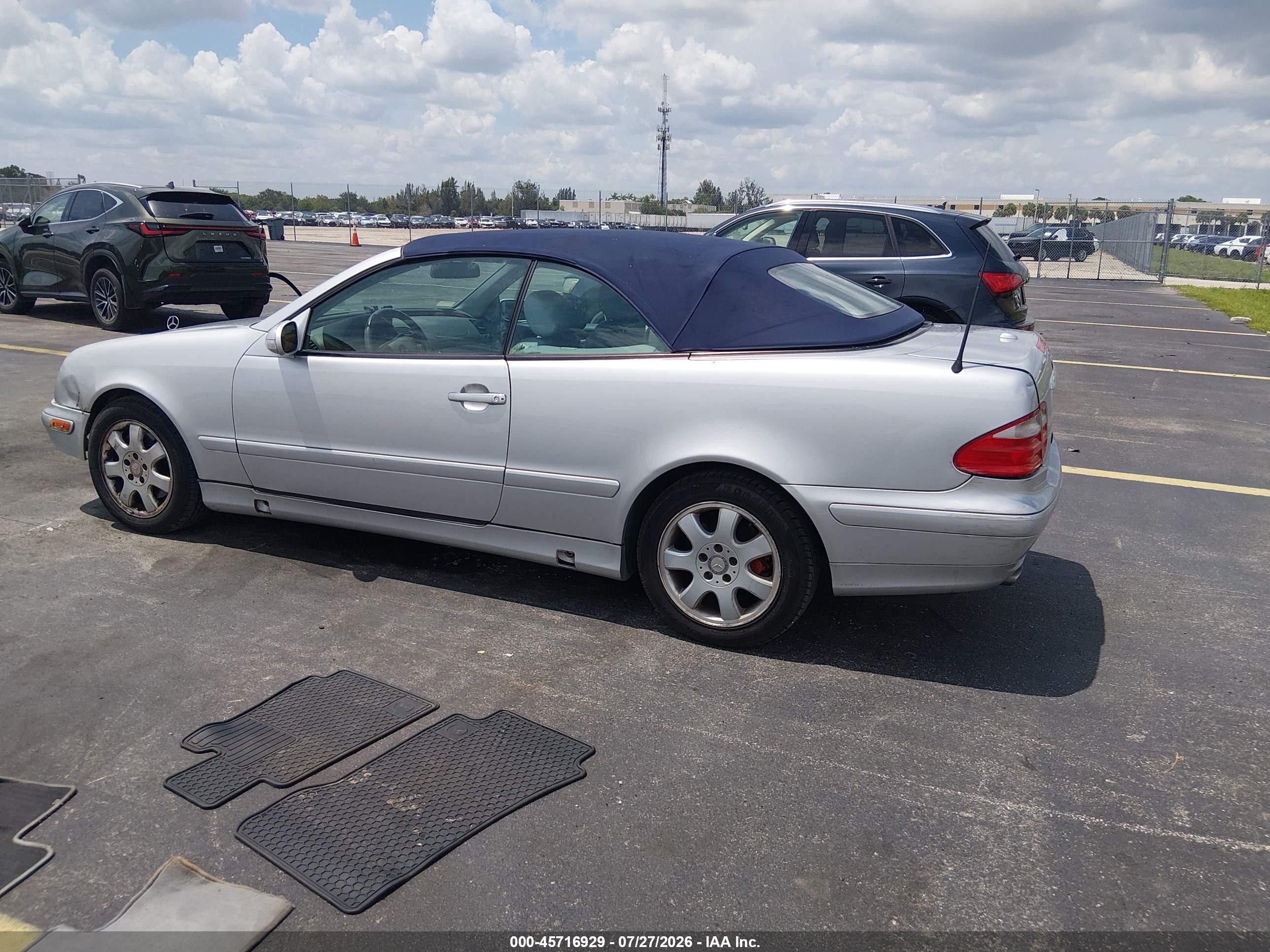 2003 Mercedes-benz Clk 320   Silver vin: WDBLK65G03T130460