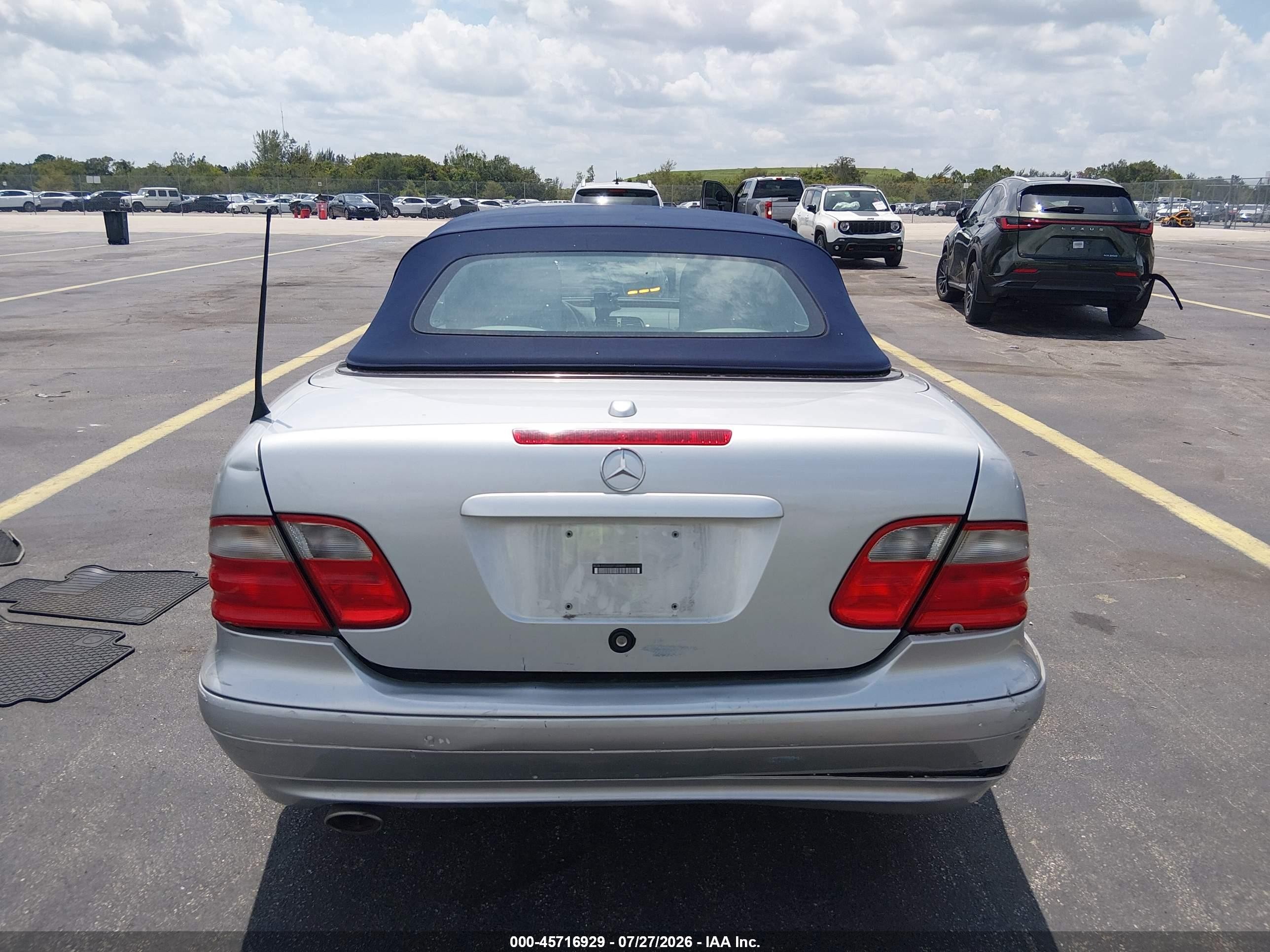 2003 Mercedes-benz Clk 320   Silver vin: WDBLK65G03T130460