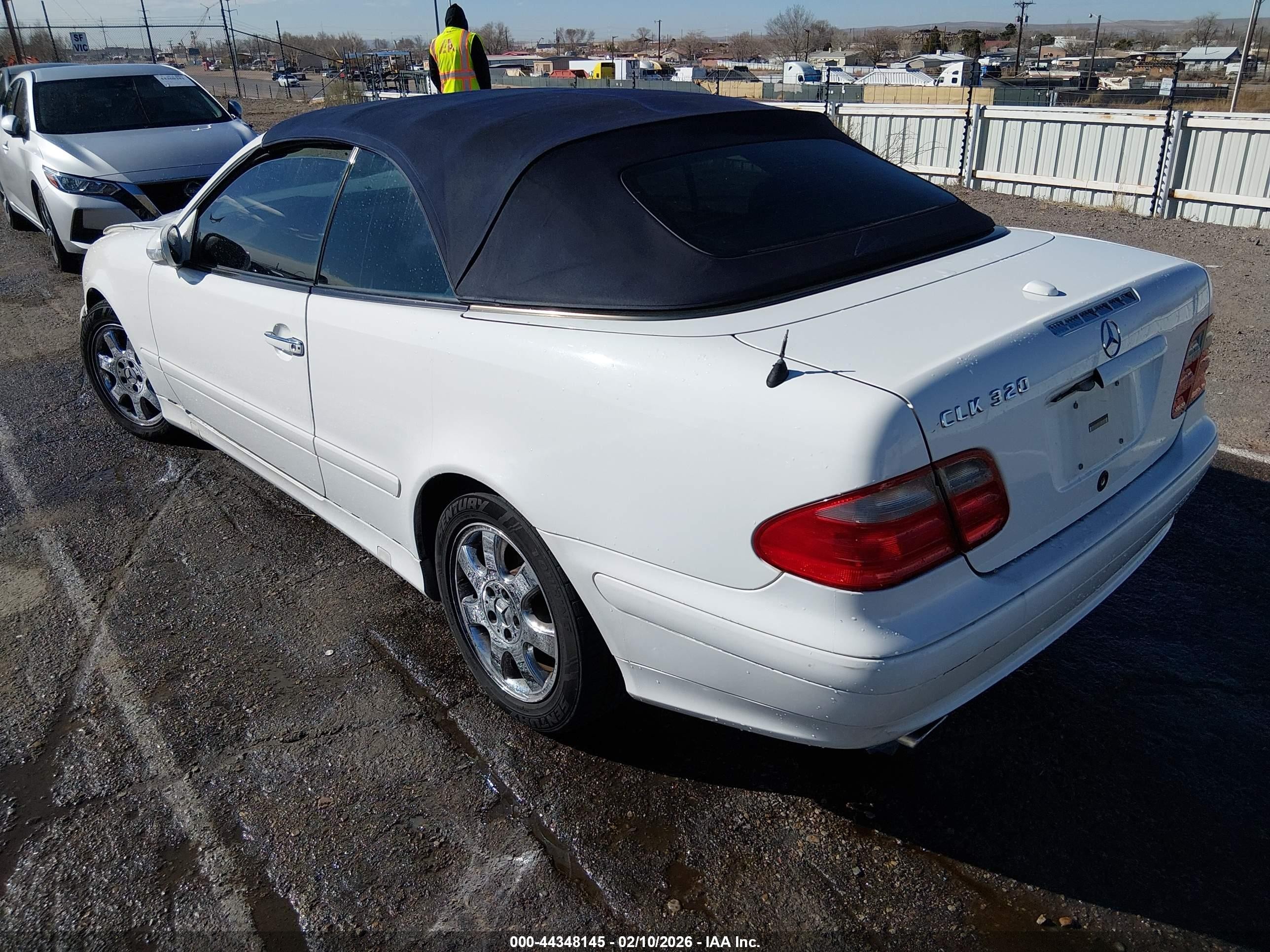 2002 Mercedes-benz Clk 320   White vin: WDBLK65G12T126206