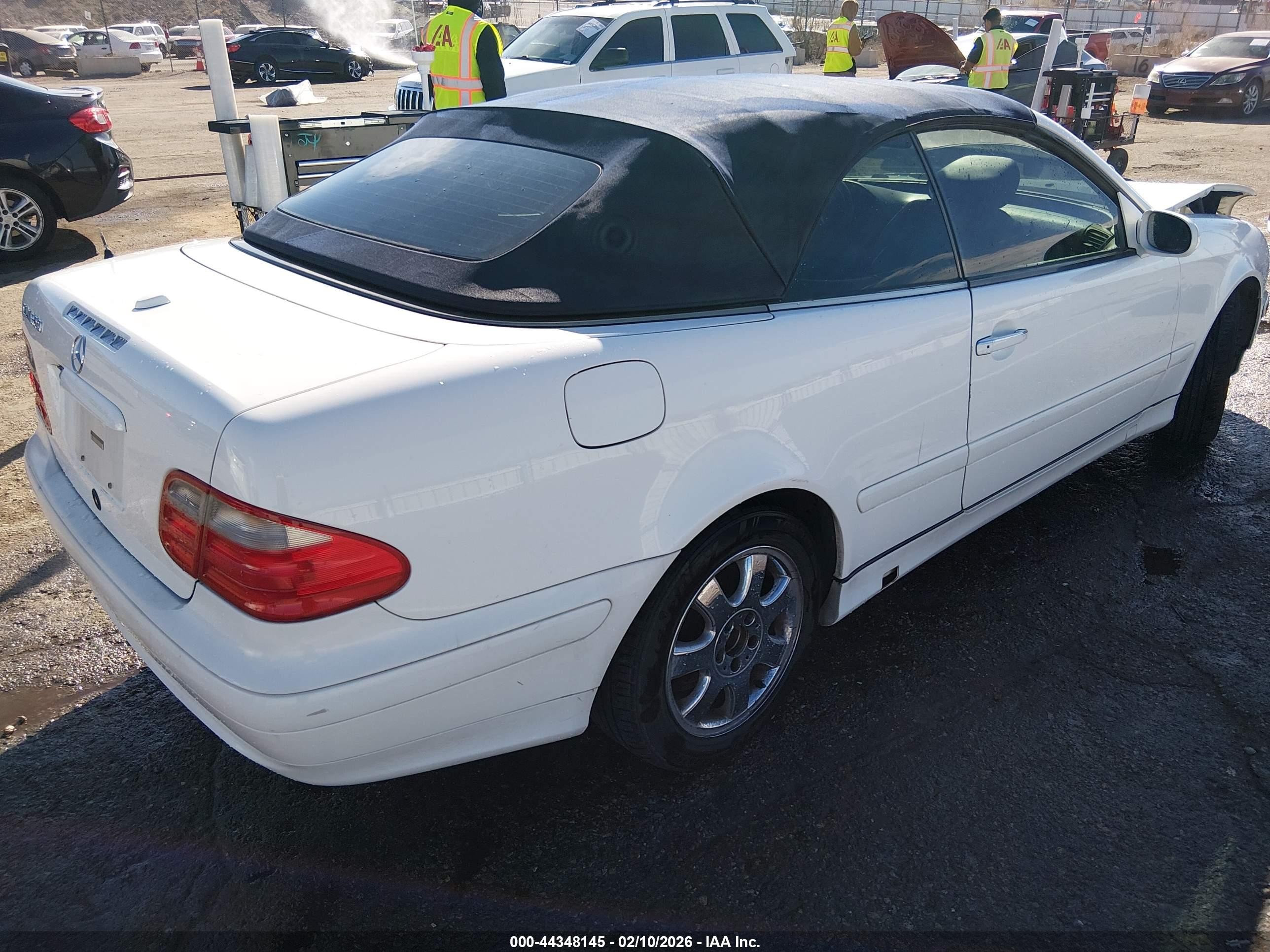2002 Mercedes-benz Clk 320   White vin: WDBLK65G12T126206