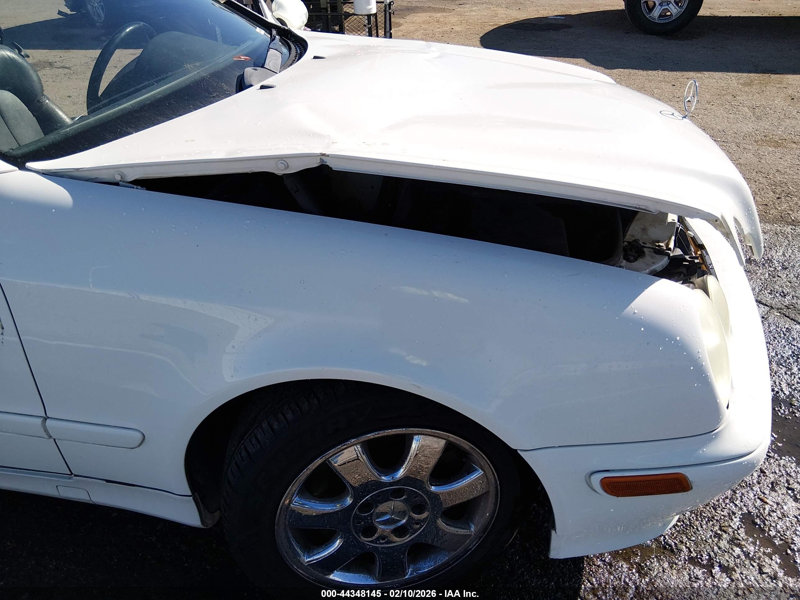 2002 Mercedes-benz Clk 320   White vin: WDBLK65G12T126206