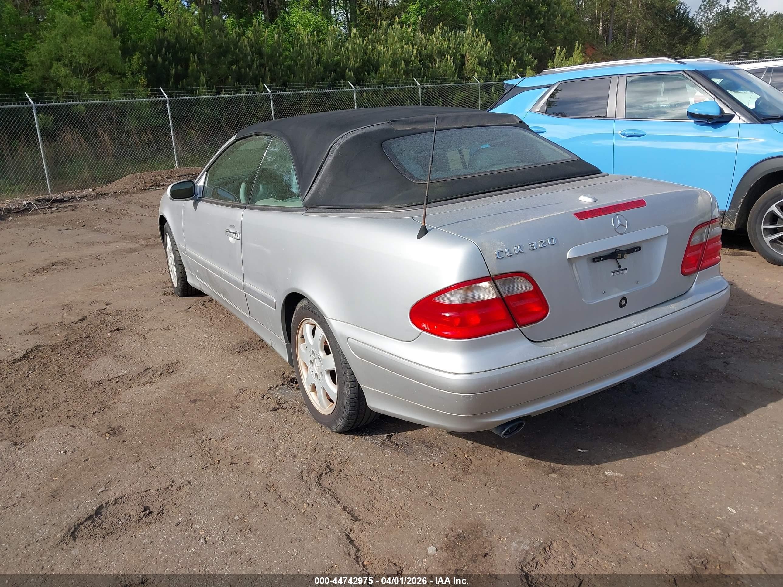 2000 Mercedes-benz Clk 320   Серебряный vin: WDBLK65G1YT039513