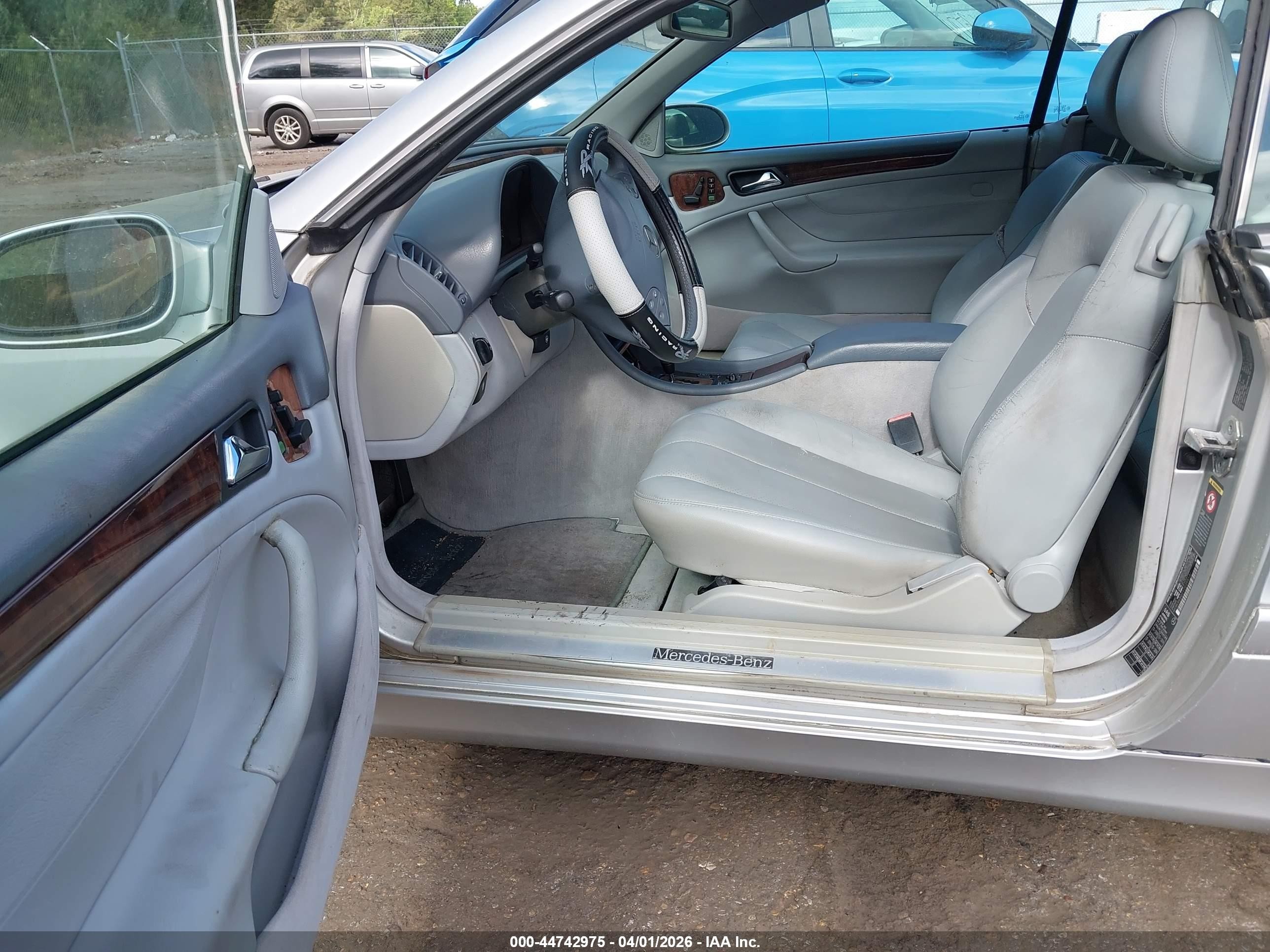 2000 Mercedes-benz Clk 320   Серебряный vin: WDBLK65G1YT039513