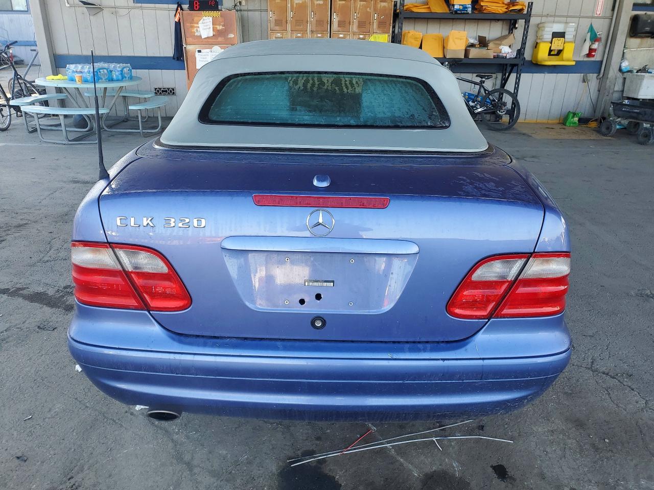 2002 Mercedes-benz Clk 320 Blue vin: WDBLK65G22T109267