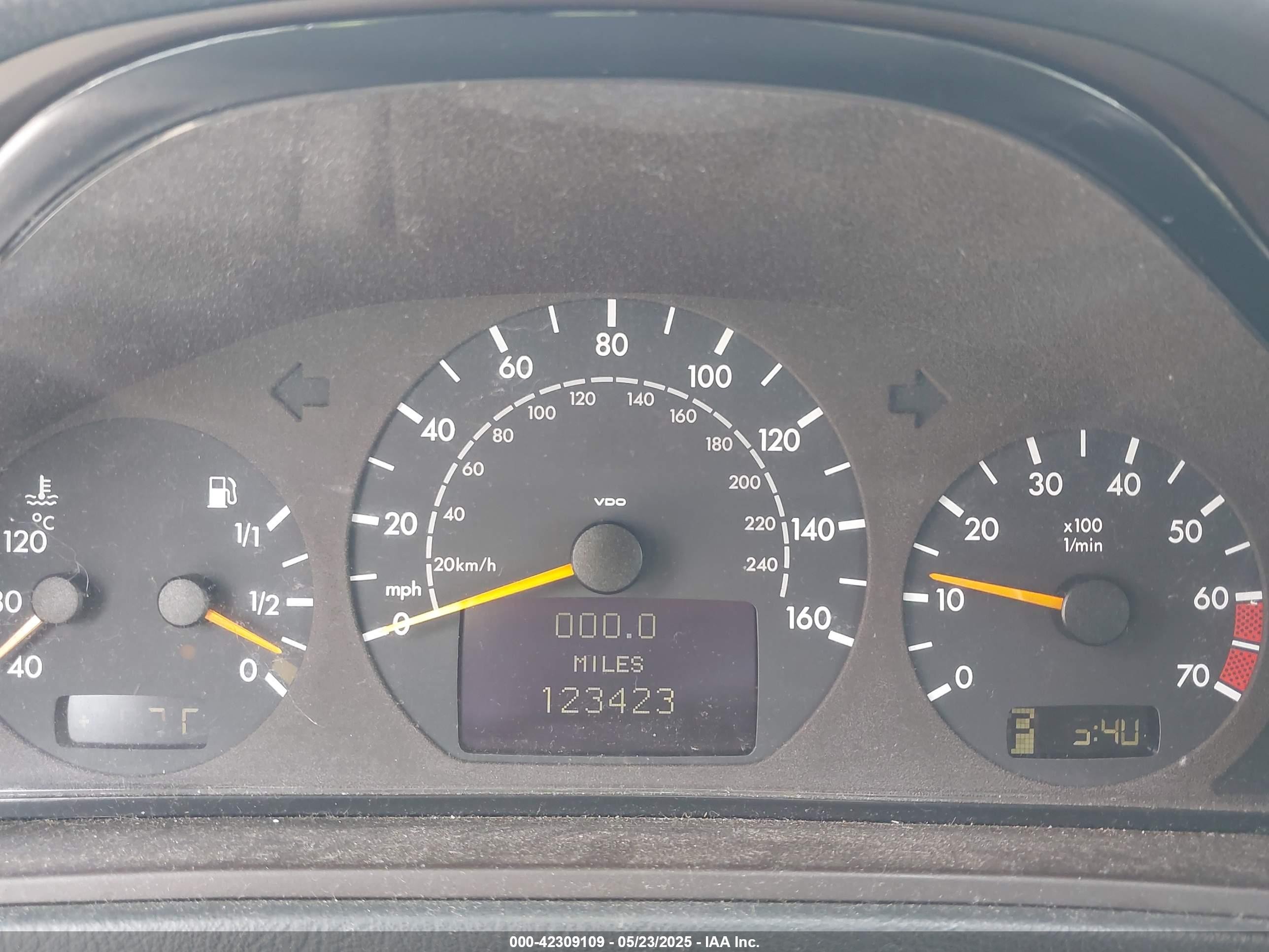 2003 Mercedes-benz Clk 320   Black vin: WDBLK65G23T130931