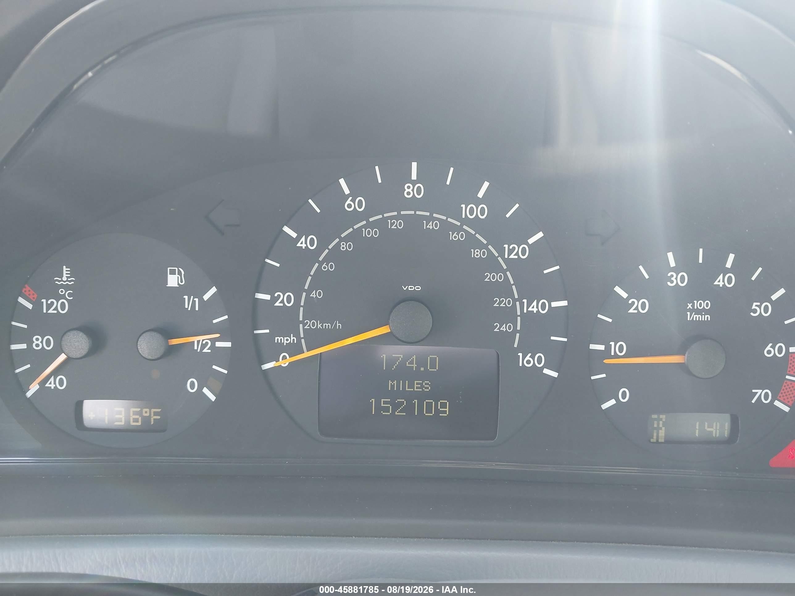 2000 Mercedes-benz Clk 320   Белый vin: WDBLK65G2YT040301