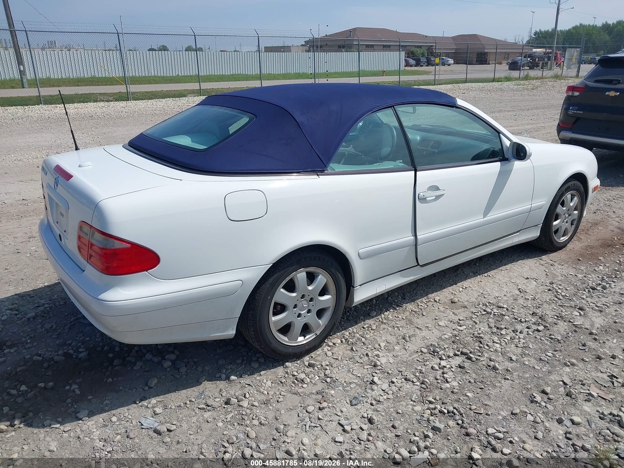 2000 Mercedes-benz Clk 320   Белый vin: WDBLK65G2YT040301