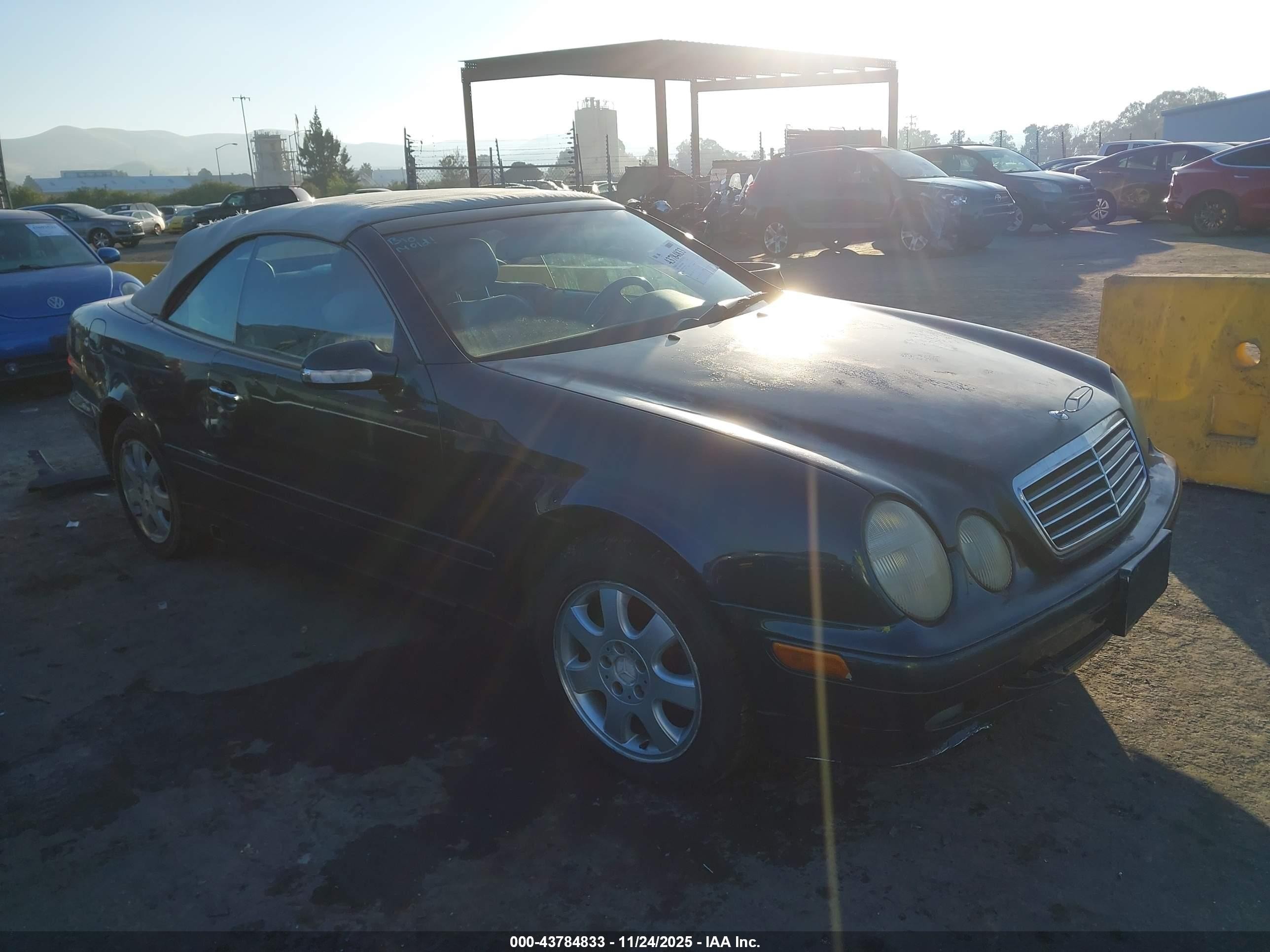 2001 Mercedes-benz Clk 320   Dark Blue vin: WDBLK65G31T064225